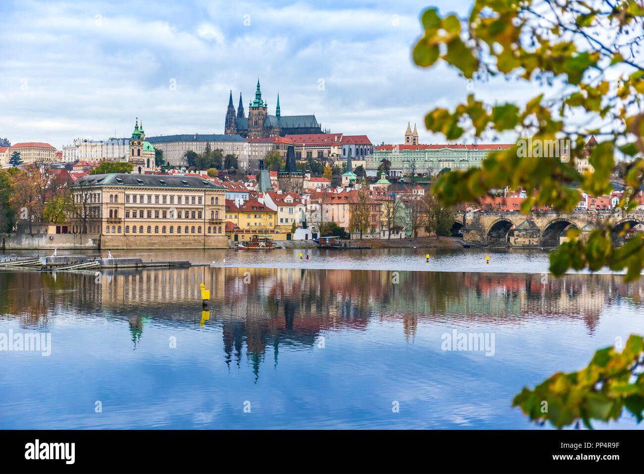 Die Prager Burg mit dem Veitsdom Stockfoto