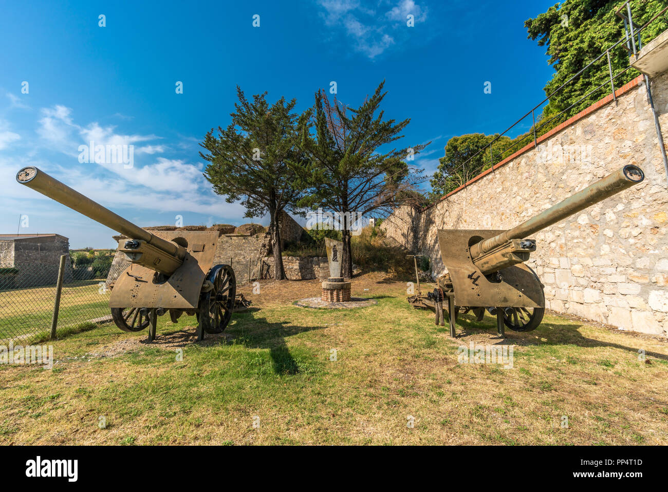 Castillo de San Fernando (Sant Ferran) militärische Festung im 18. Jahrhundert erbaut, dem größten geschützten Festung in Europa Stockfoto