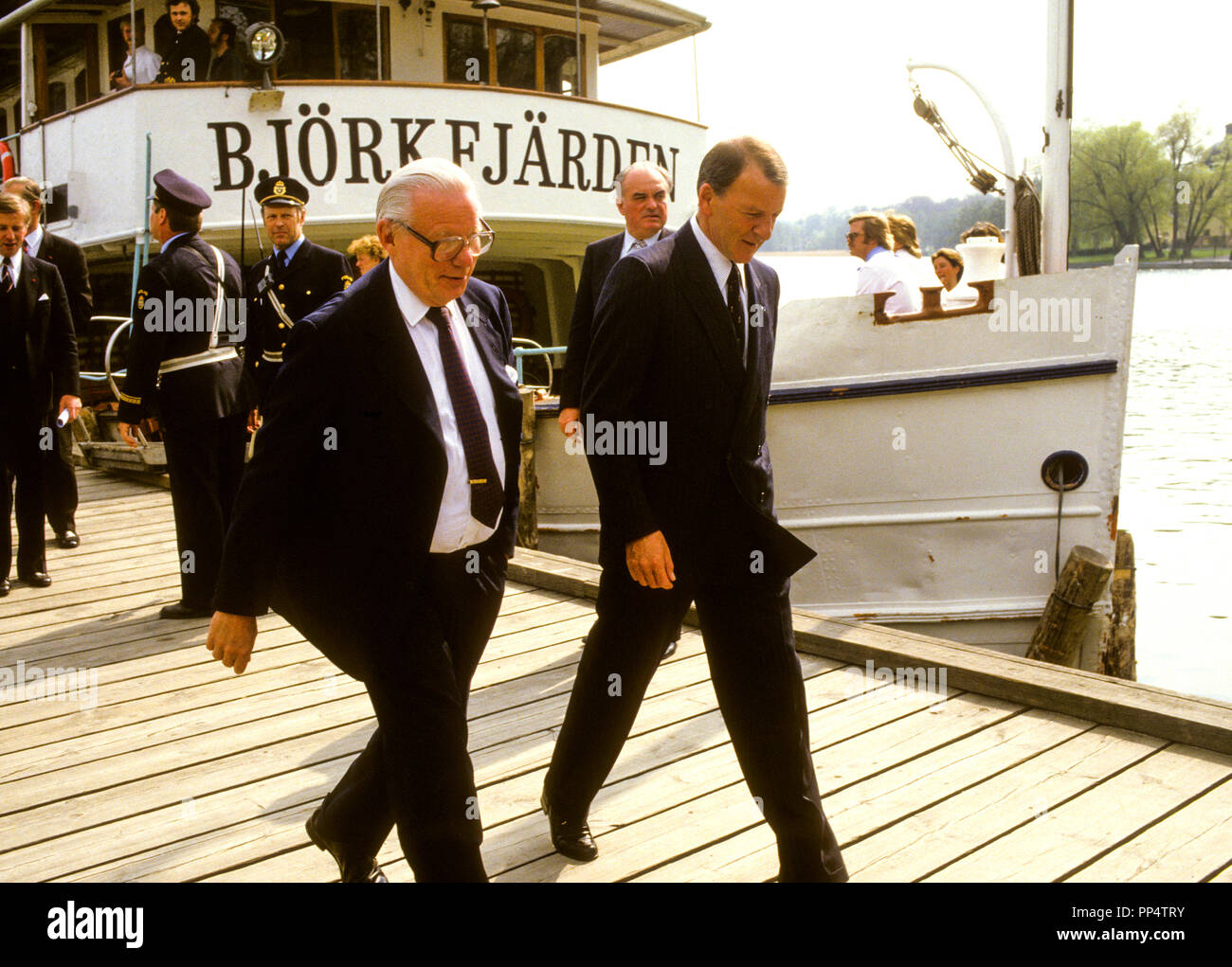 G PEHR GYLLENHAMMAR CEO für schwedische Autobauer Volvo zusammen mit der schwedischen Bank Präsident Peter Wallenberg Auszeichnung Stockfoto