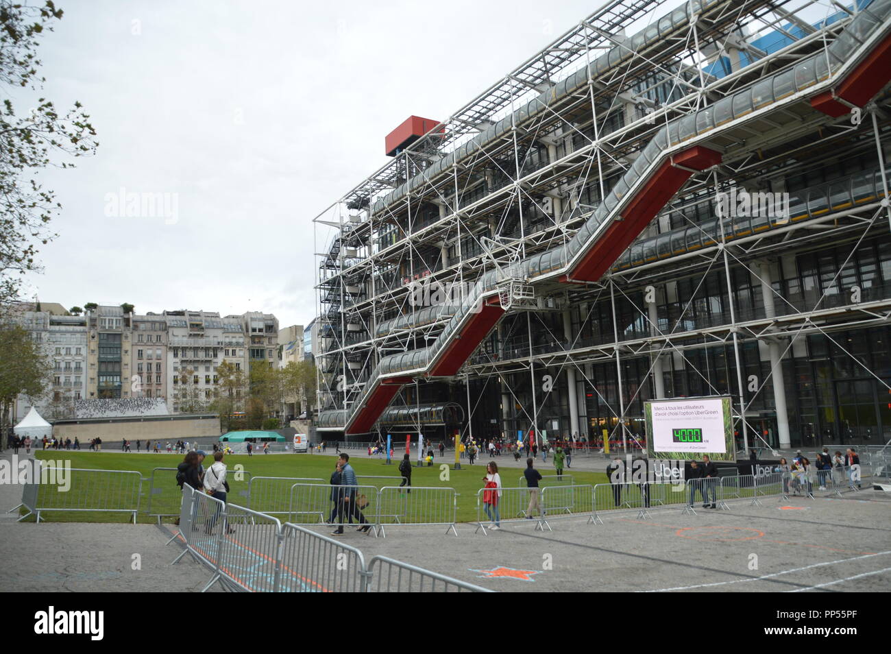 Paris, Frankreich. 23. September 2018. UberGreen Betrieb für die Woche der Mobilität: Rekultivierung des Centre Georges Pompidou, Paris, Frankreich, für jeden 2 km mit der App UberGreen ALPHACIT NEWIM/Alamy Leben Nachrichten getan Stockfoto