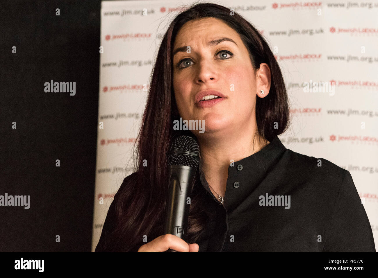 Liverpool, Großbritannien. 23. September 2018. Luciana Berger auf der Jüdischen Arbeiterbewegung fringe Kundgebung an der Konferenz. Eine gepackte Zimmer, begrüßte viele Redner. Credit: Rena Pearl/Alamy leben Nachrichten Stockfoto