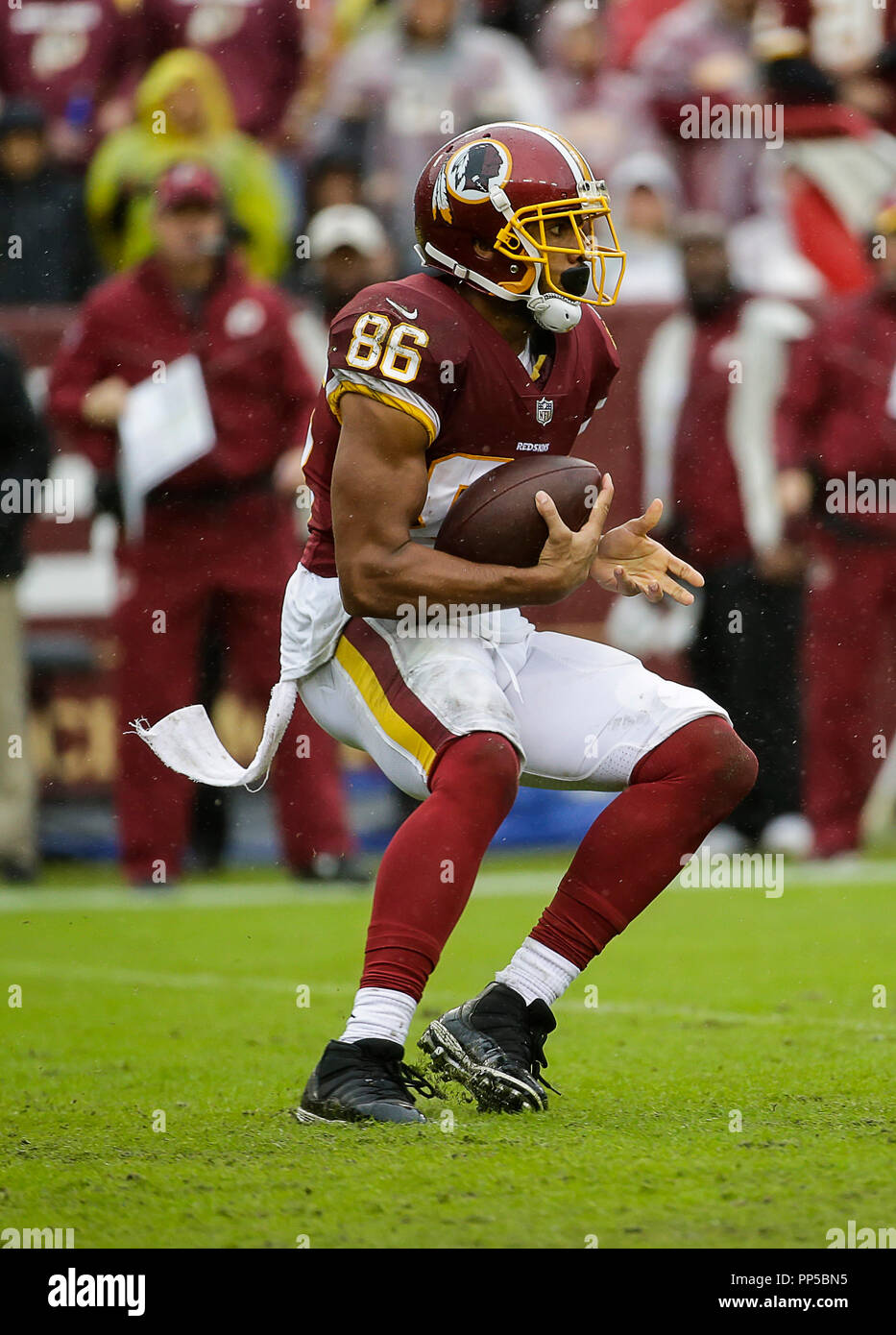 Landover, MD, USA. 23 Sep, 2018. Washington Redskins TE #86 Jordan Reed läuft mit dem Ball nach einem Fang bei einem NFL Football Spiel zwischen den Washington Redskins und die Green Bay Packers am FedEx Feld in Landover, Md. Justin Cooper/CSM/Alamy leben Nachrichten Stockfoto