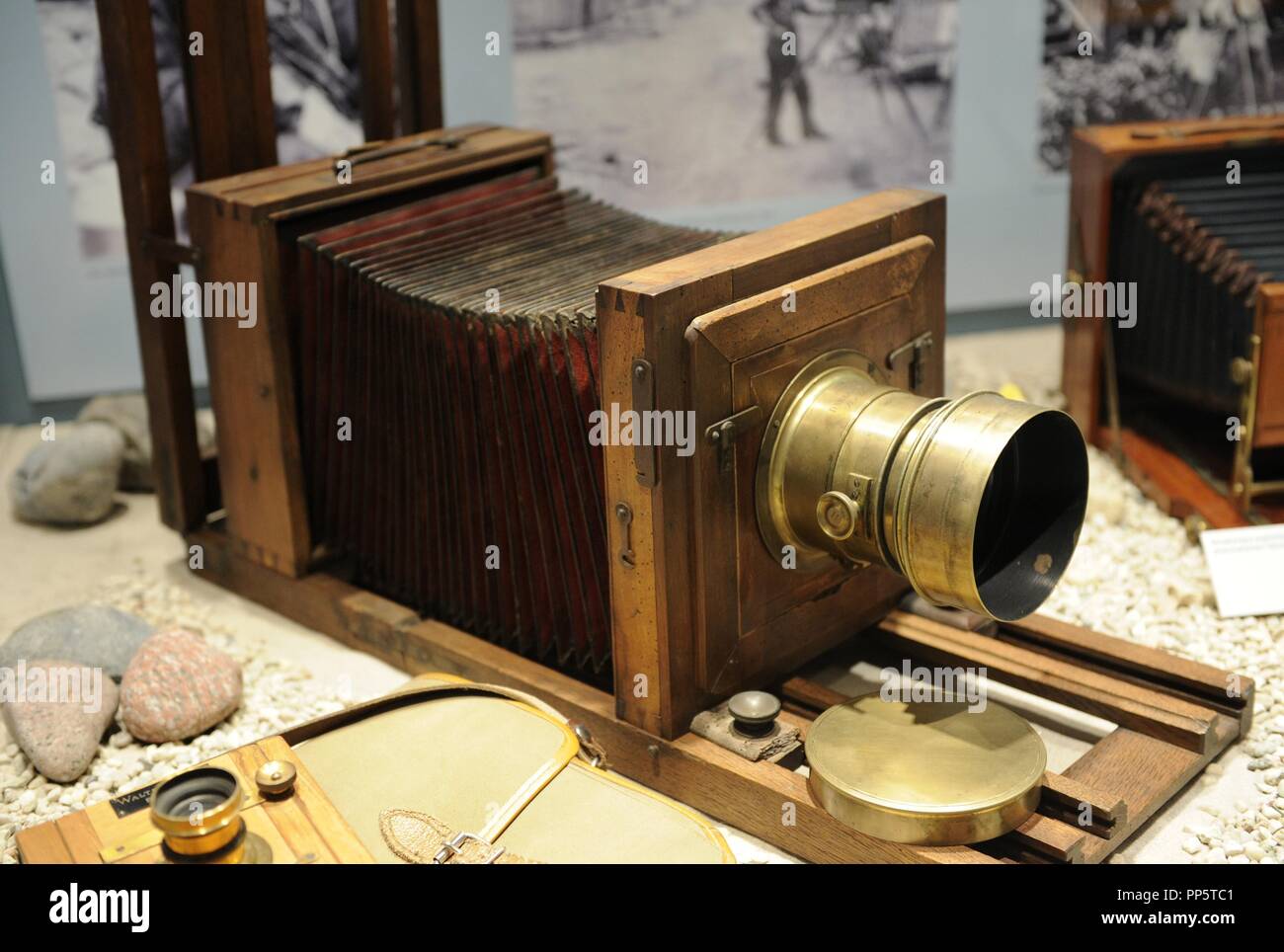 HISTORIA DE LA FOTOGRAFÍA. CAMARA ANTIGUA DE VIAJE, año 1860. Deutschen Technikmuseum. Berlín. Alemania. Europa. Stockfoto