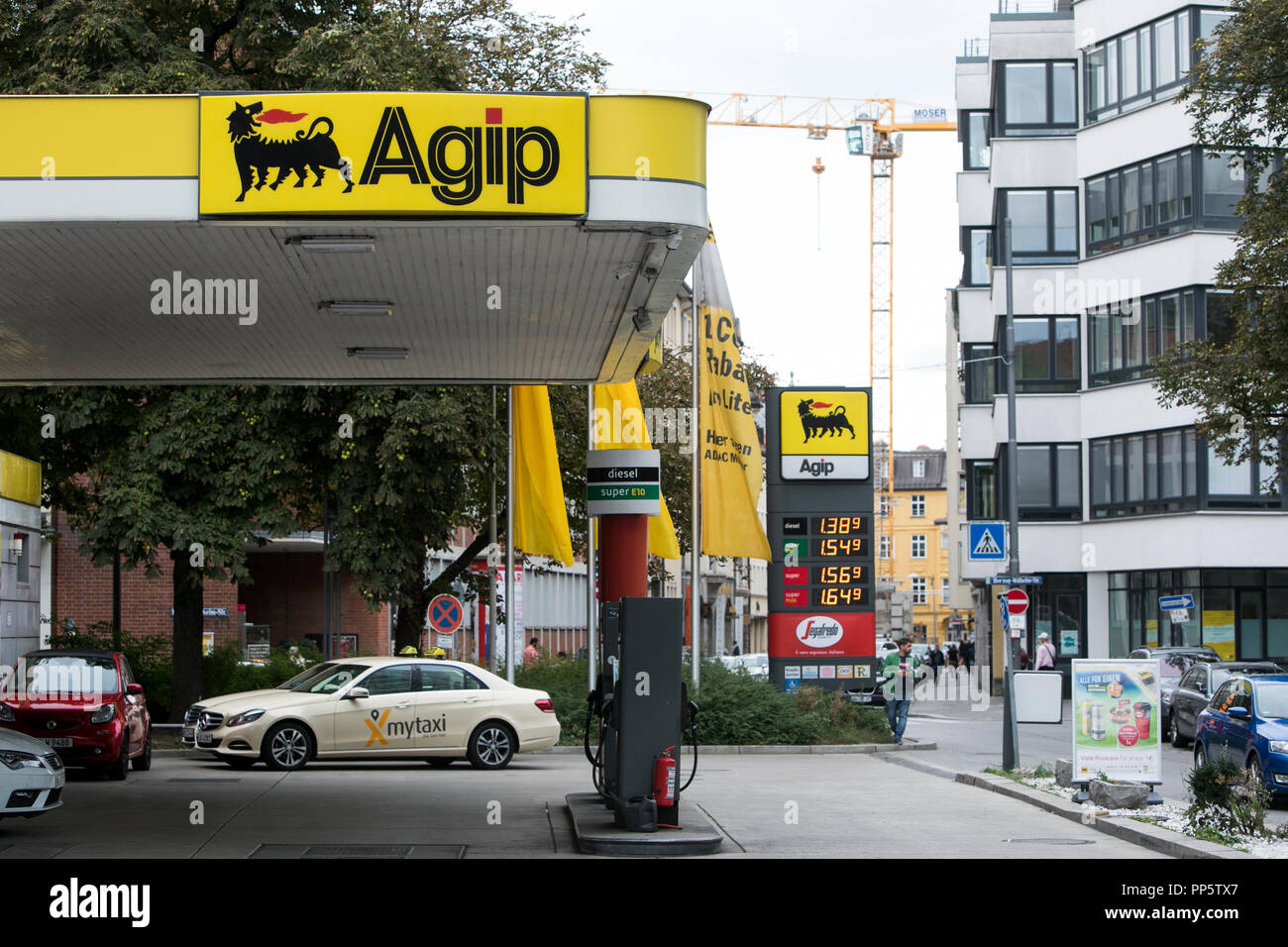 Ein logo Zeichen außerhalb einer Agip Tankstelle Einzelhandel in München, Deutschland, am 25. August 2018. Stockfoto