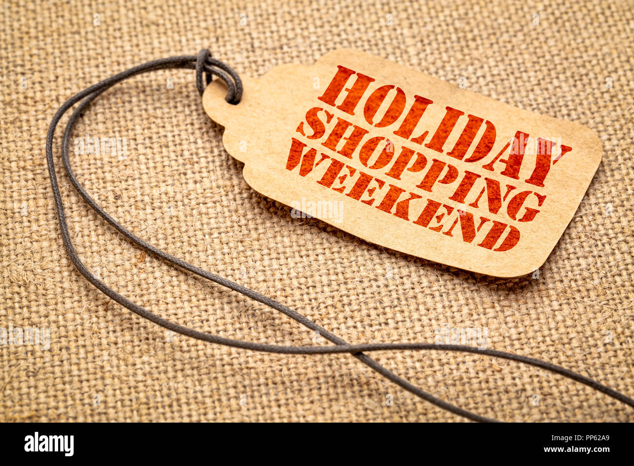 Holiday Shopping Wochenende Zeichen - ein Papier Preis Variable mit einem Garn iagainst Leinwand Leinwand Stockfoto