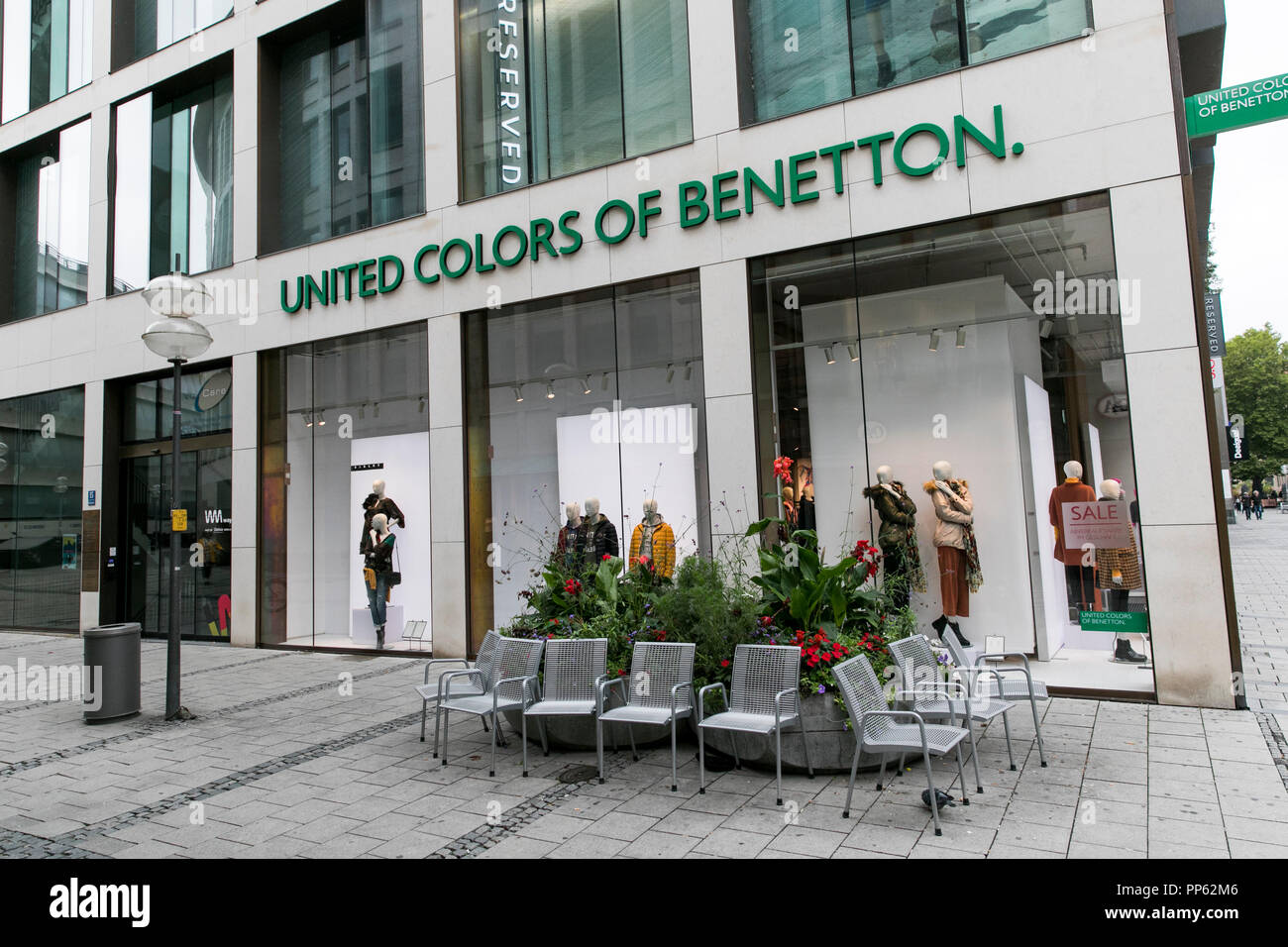 Ein logo Zeichen außerhalb der Vereinigten Farben von Benetton Store in München, Deutschland, am 2. September 2018. Stockfoto