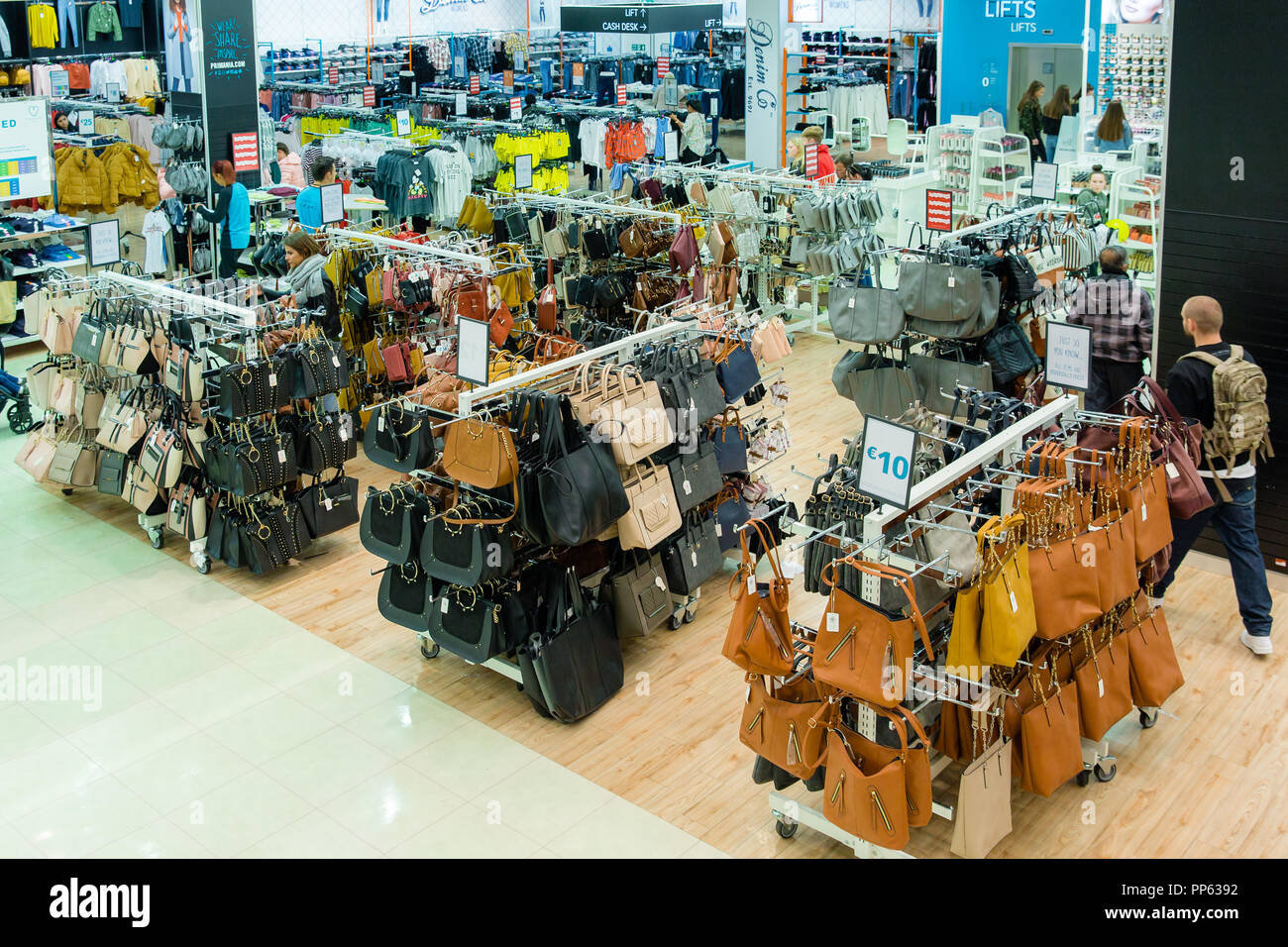 Blanchardstown, Dublin, Irland. 23. Sept. 2018: penneys Kleidung Store in der blanchardstown Center Shopping Mall Stockfoto