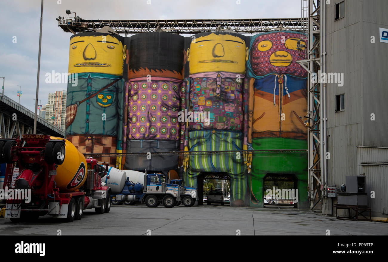 Ozean Betonsilos von Os Gemeos, Granville Island, Vancouver, British Columbia, lackiert Stockfoto