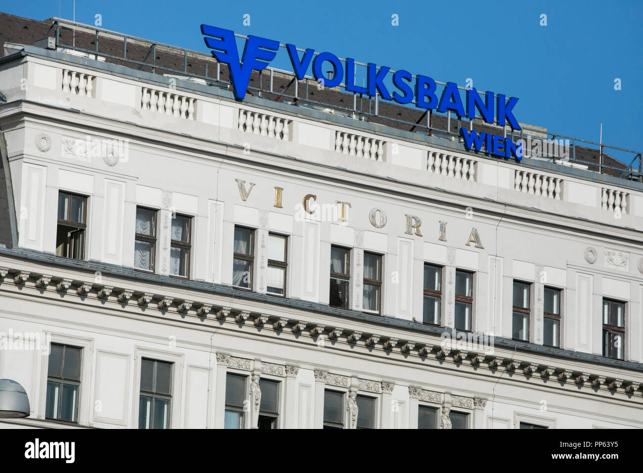 Ein logo Zeichen außerhalb des Hauptsitzes der Volksbank Wien in Wien, Österreich, am 6. September 2018. Stockfoto