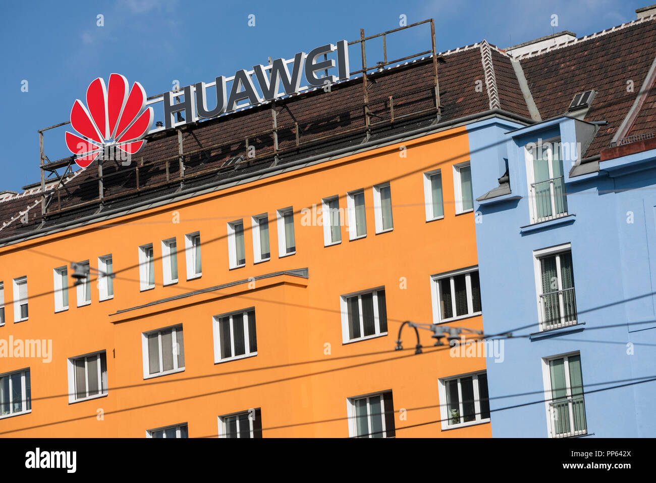 Ein logo Zeichen außerhalb einer Anlage von Huawei Technologies in Wien, Österreich besetzt, am 6. September 2018. Stockfoto