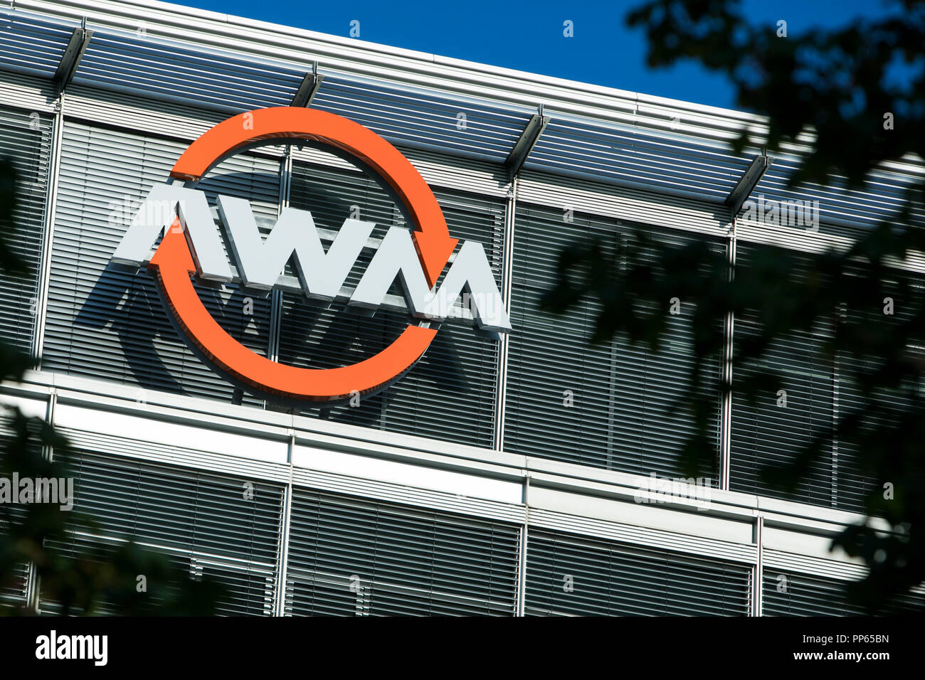 Ein logo Zeichen außerhalb des Hauptquartiers der Abfallwirtschaftsbetrieb München (AWM) in München, Deutschland, am 8. September 2018. Stockfoto