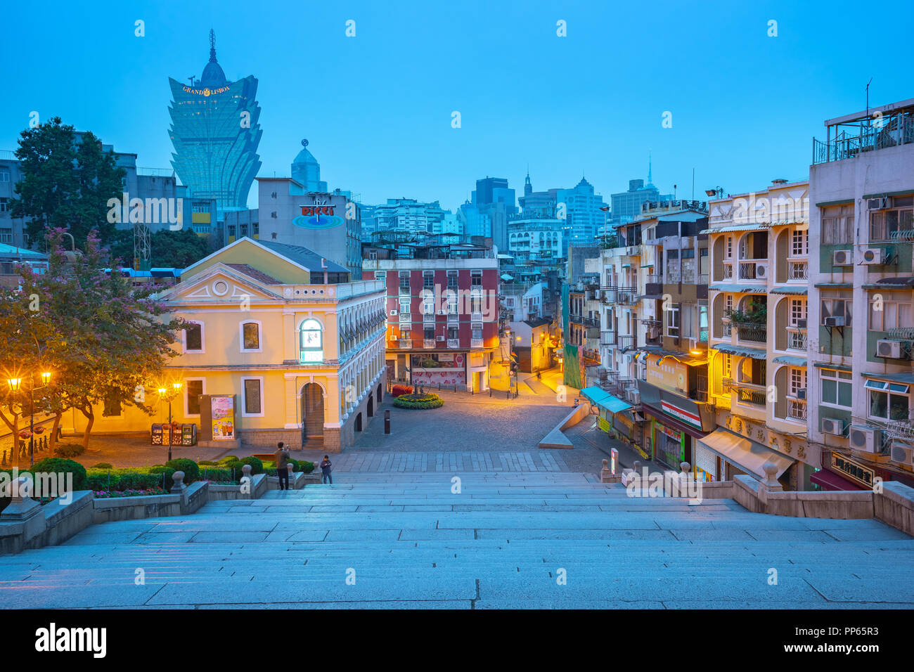 Reisen in Macao mit Blick auf den Macau Stadtbild bei Nacht in China. Stockfoto