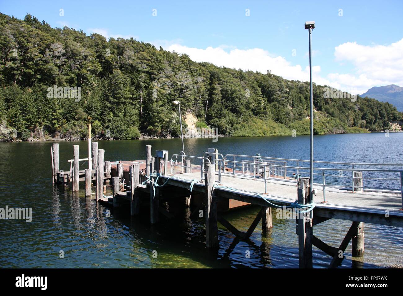 Neuseeland - Anlegestelle am Lake Manapouri im Süden und Fiordland Region. Stockfoto