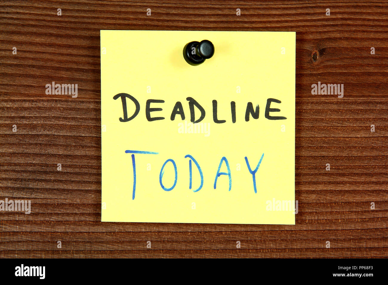 Haftnotiz mit Termin Nachricht. Bulletin Board. Stockfoto