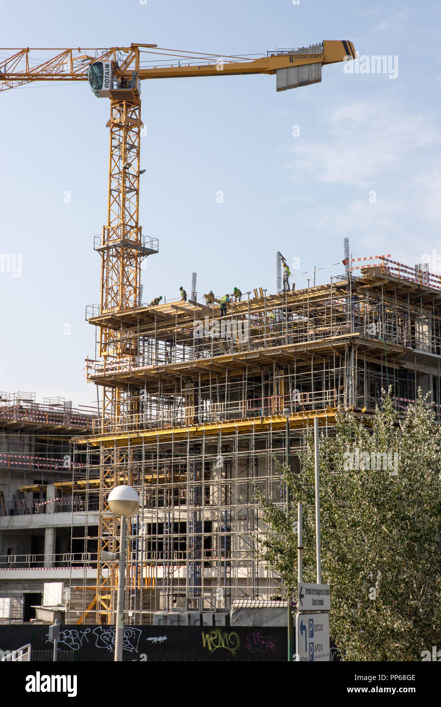 Lissabon Portugal, constrction Gebäude Gebäude, Männer bei der Arbeit Stockfoto