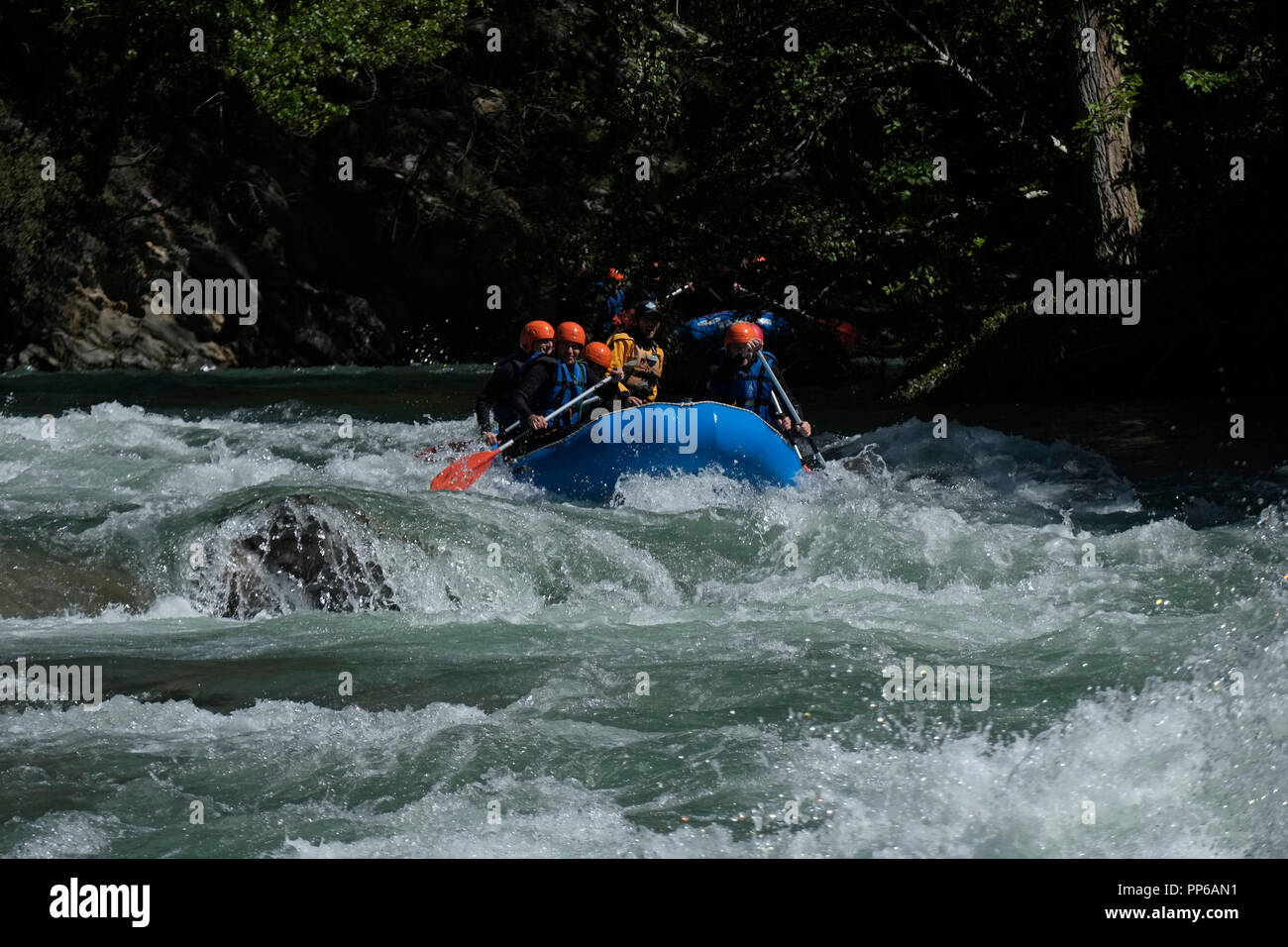 Wildwasser-rafting am Fluss Noguera Pallaresa in Naut Aran Aran-Tal Katalonien Spanien Stockfoto