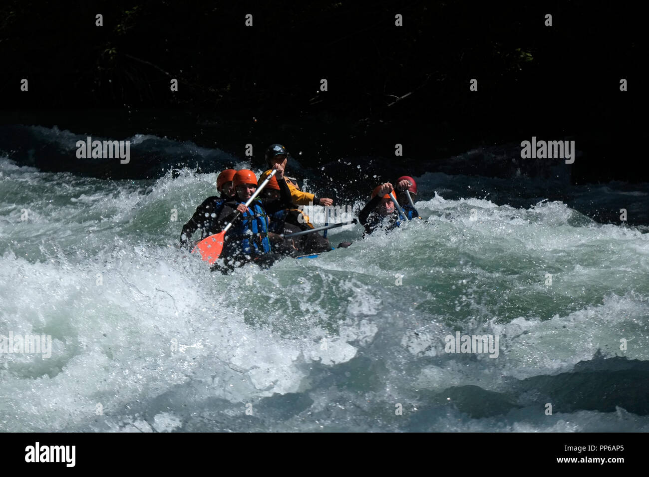 Wildwasser-rafting am Fluss Noguera Pallaresa in Naut Aran Aran-Tal Katalonien Spanien Stockfoto