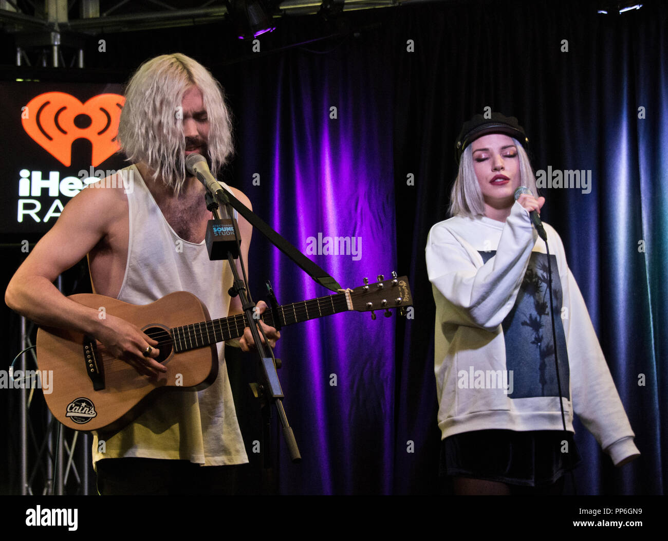 Bala Cynwyd, PA, USA. 21. September 2018. Swedish-American Indie Pop Duo Flora Cash besuchen Radio 104.5 Performance Theater. Stockfoto