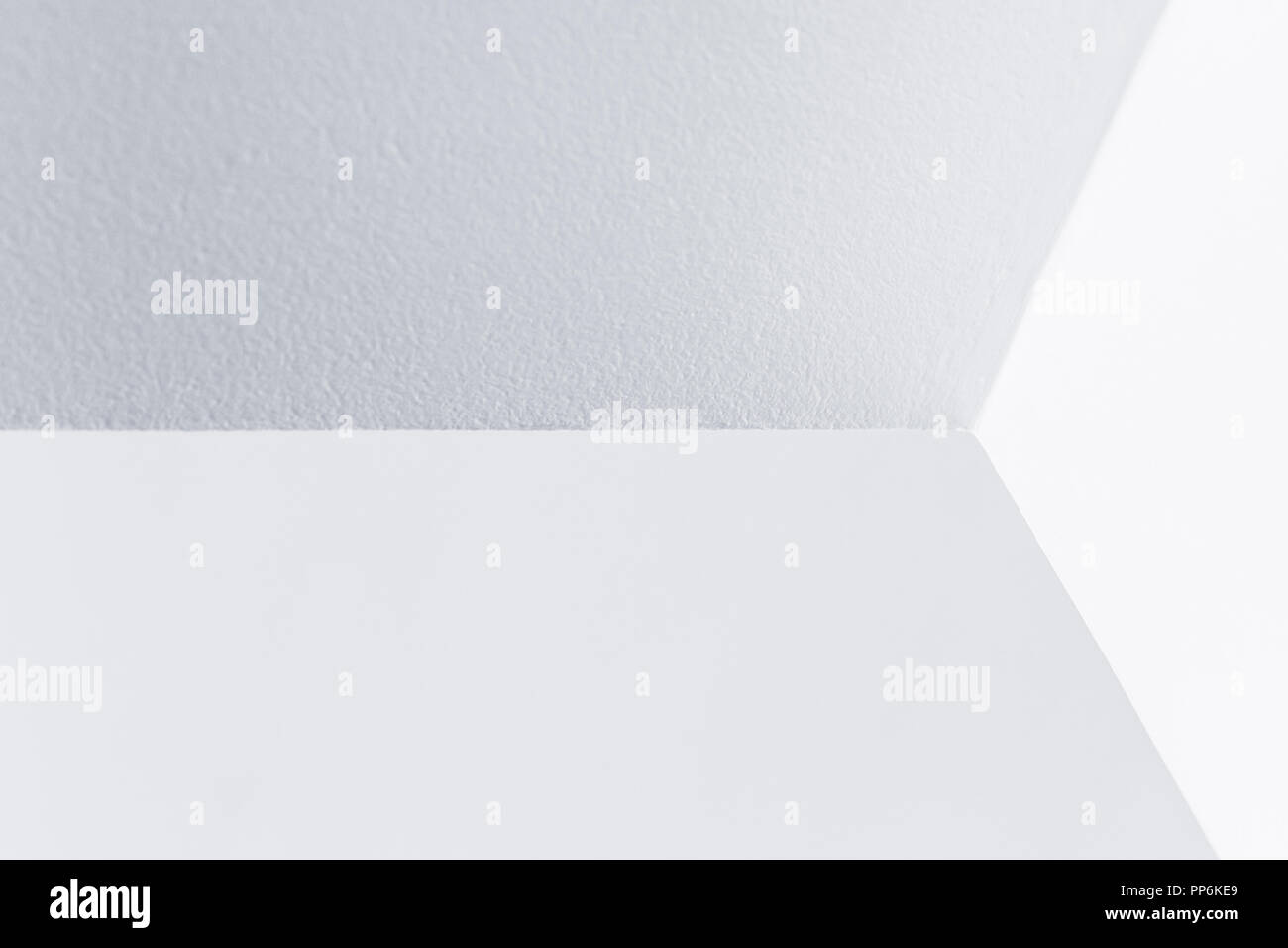 Abstrakte minimale Interieur Hintergrund, horizontale Fragment mit leeren Ecke. Blau getönten Foto Stockfoto