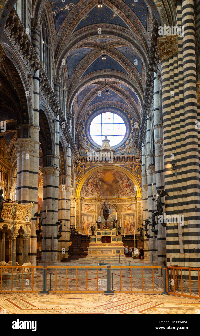 Der Altar ist das Innere der Kathedrale von Siena (Duomo Siena), Siena, Toskana Italien Europa Stockfoto