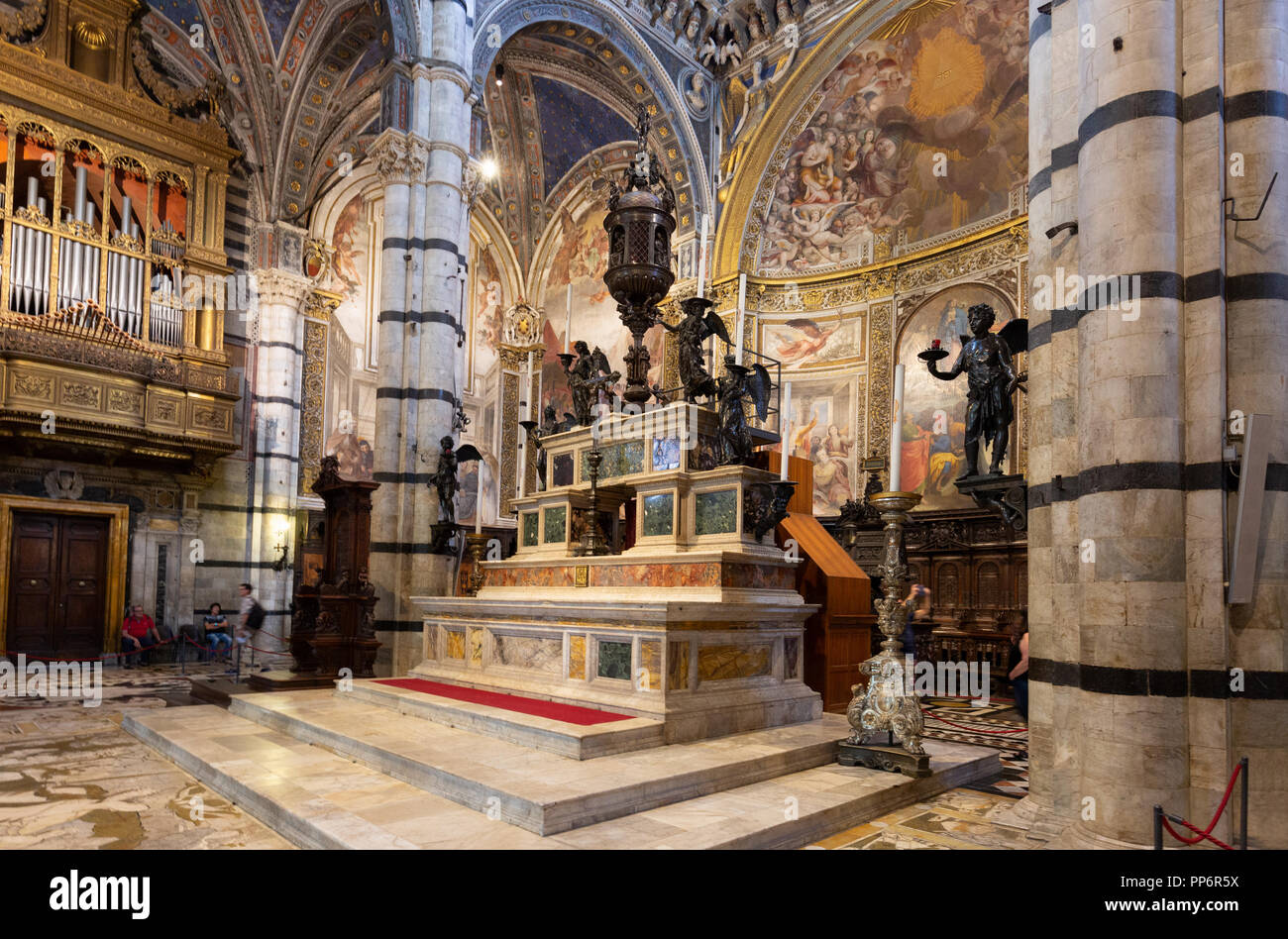 Der Altar ist das Innere der Kathedrale von Siena (Duomo Siena), Siena, Toskana Italien Europa Stockfoto