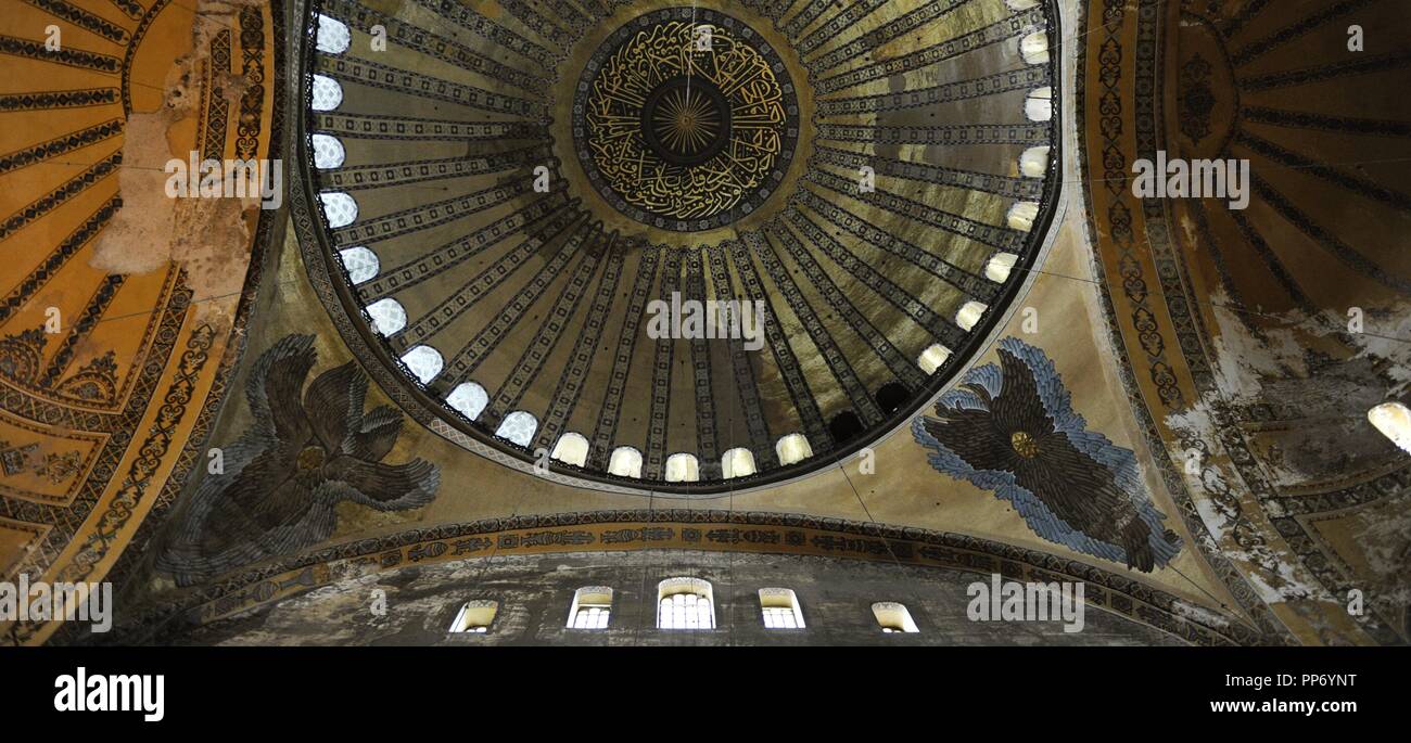 Turkei. Istanbul. Hagia Sophia. Innenraum. Kuppel mit Hexapterygon (sechs geflügelte Engel). Stockfoto