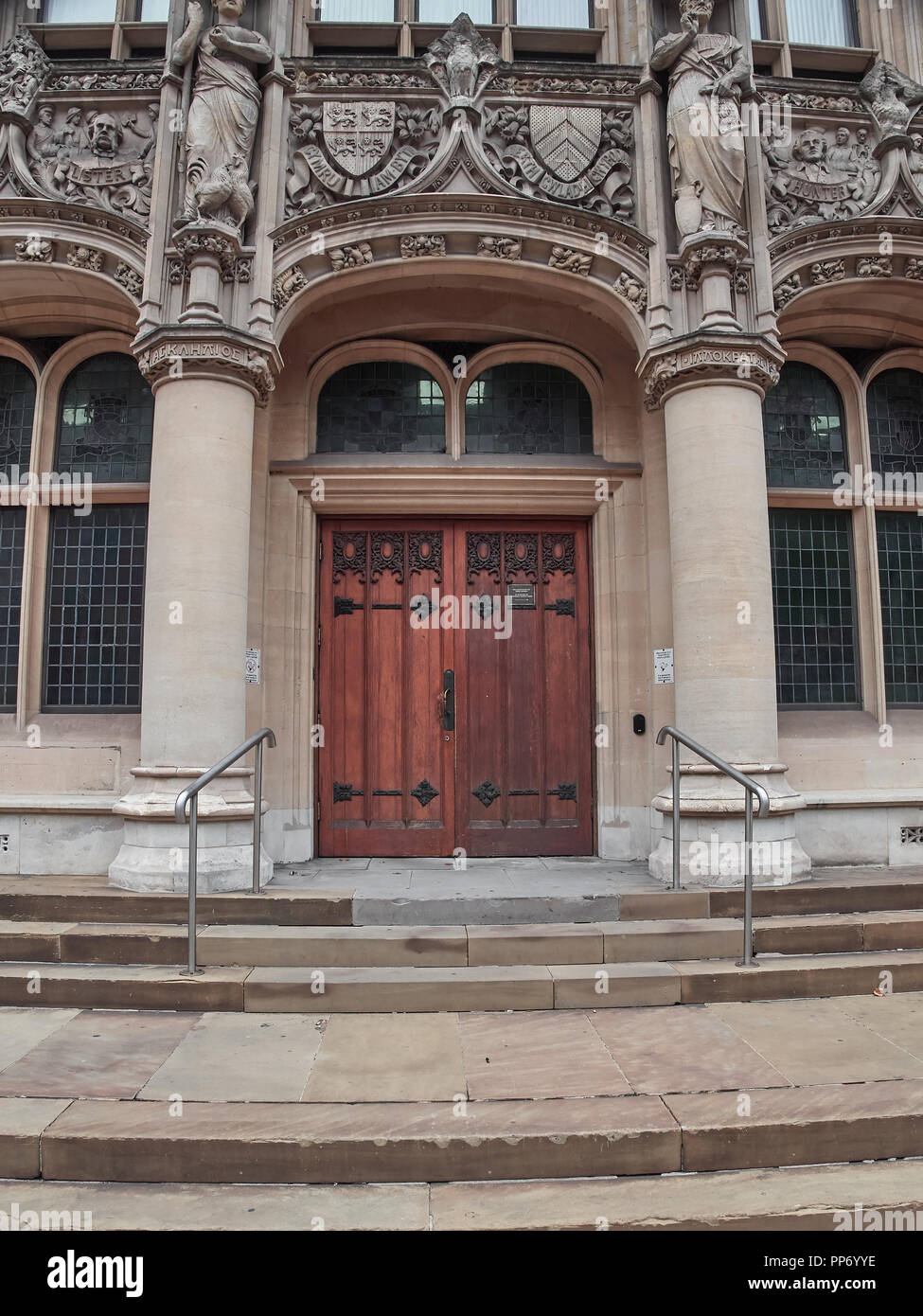 Cardiff, Großbritannien - 16 September, 2018: Blick auf den Haupteingang der Universität Abteilung Forschung in Cardiff Stockfoto