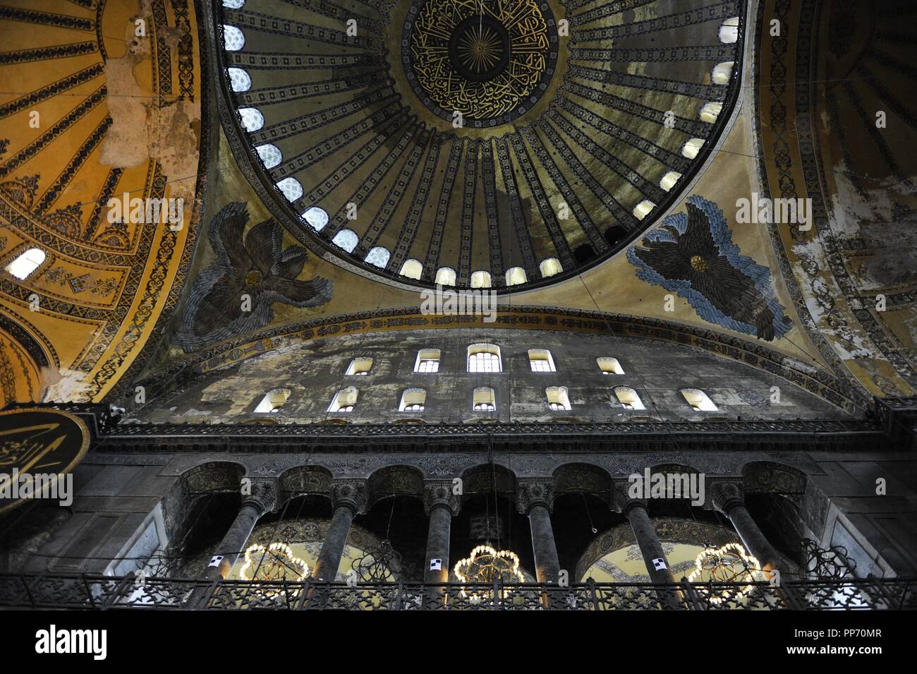 Turkei. Istanbul. Hagia Sophia. Innenraum. Kuppel mit Hexapterygon (sechs geflügelte Engel). Stockfoto