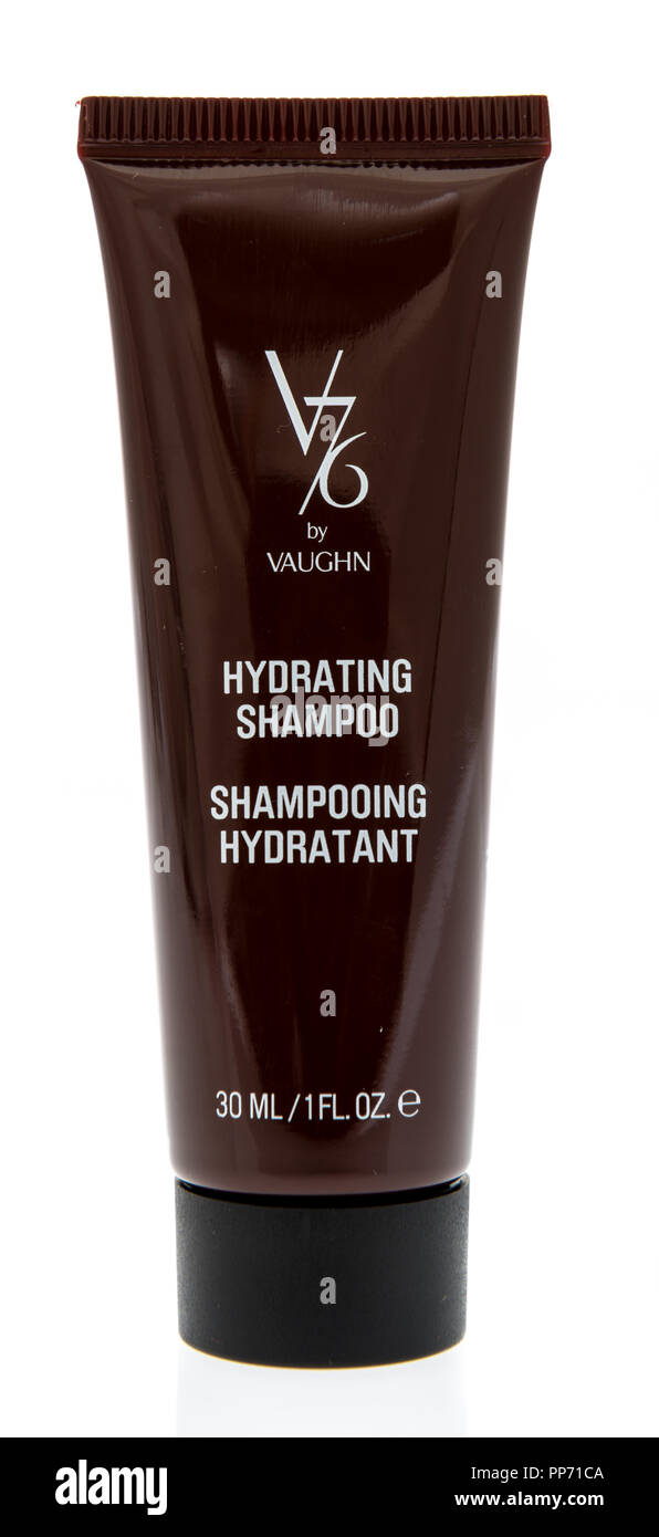 Winneconne, WI - 21. September 2018: eine Flasche V76 Hydrating Shampoo auf einem isolierten Hintergrund Stockfoto