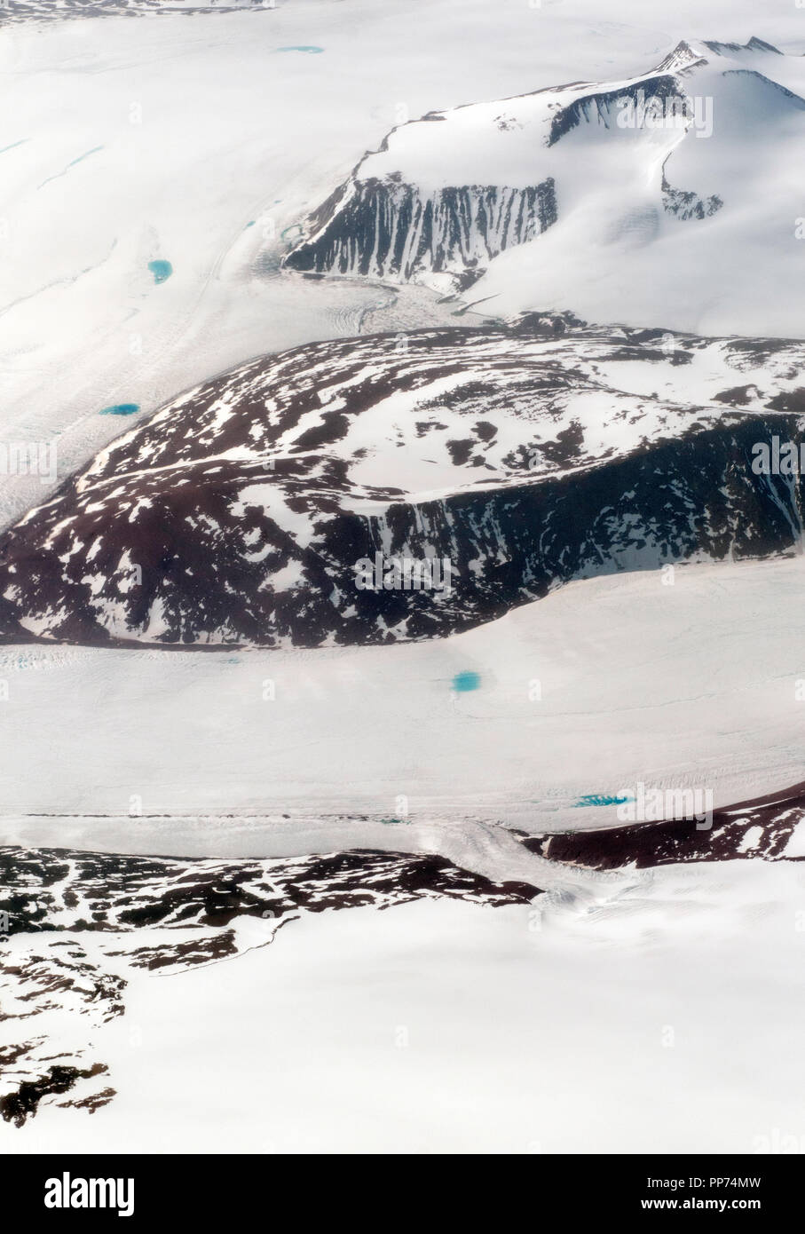 Luftaufnahme von Grönland, Gletscher, Gletscher schmelzen, Eis und blauen Pools Stockfoto