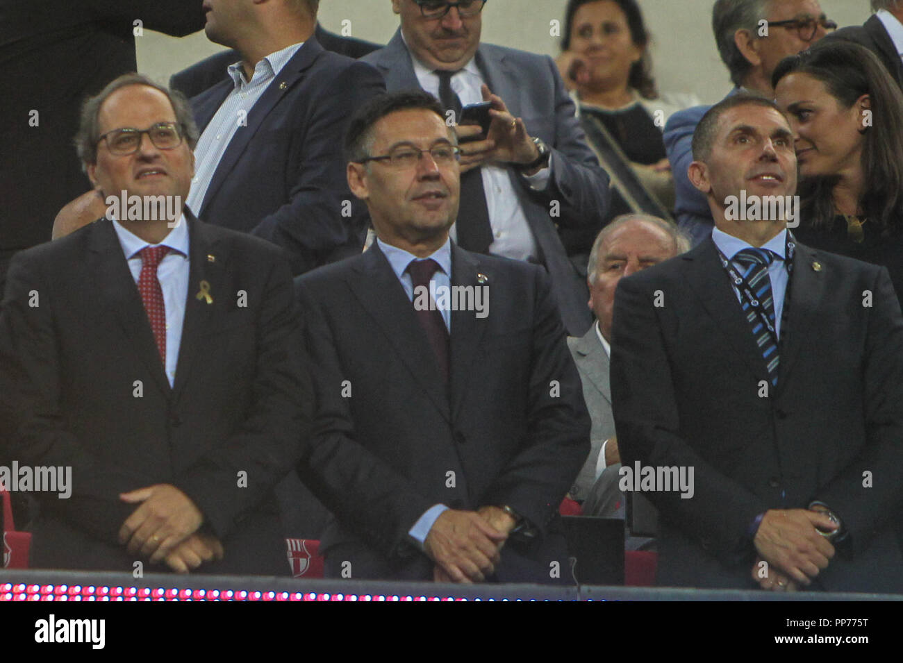 Barcelona, Spanien. 23. September 2018, Camp Nou, Barcelona, Spanien; La Liga Fußball, Barcelona und Girona; Präsident von Katalonien Quim Torra (l) Josep Maria Bartomeu und Delfi Geli (r) vor dem Spiel Quelle: UKKO Images/Alamy leben Nachrichten Stockfoto