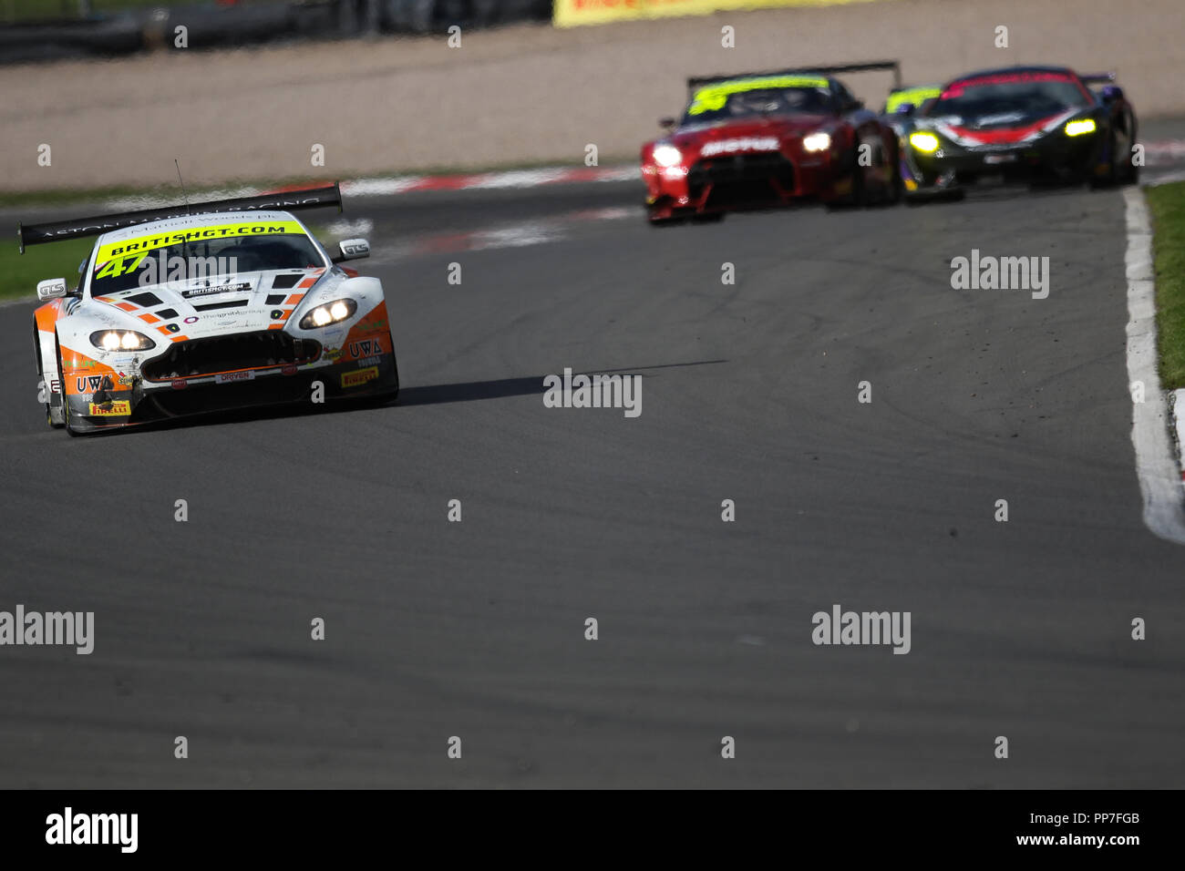 Donington Park, UK. 23. September, 2018. Jetstream Motorsport Aston Martin V12 Vantage GT3 mit Treibern Graham Davidson & Maxime Martin während der britischen GT-Meisterschaft - Runde 9 in Donington Park, Derby, England am 23. September 2018. Foto von Jurek Biegus. Nur die redaktionelle Nutzung, eine Lizenz für die gewerbliche Nutzung erforderlich. Keine Verwendung in Wetten, Spiele oder einer einzelnen Verein/Liga/player Publikationen. Credit: UK Sport Pics/Alamy leben Nachrichten Stockfoto