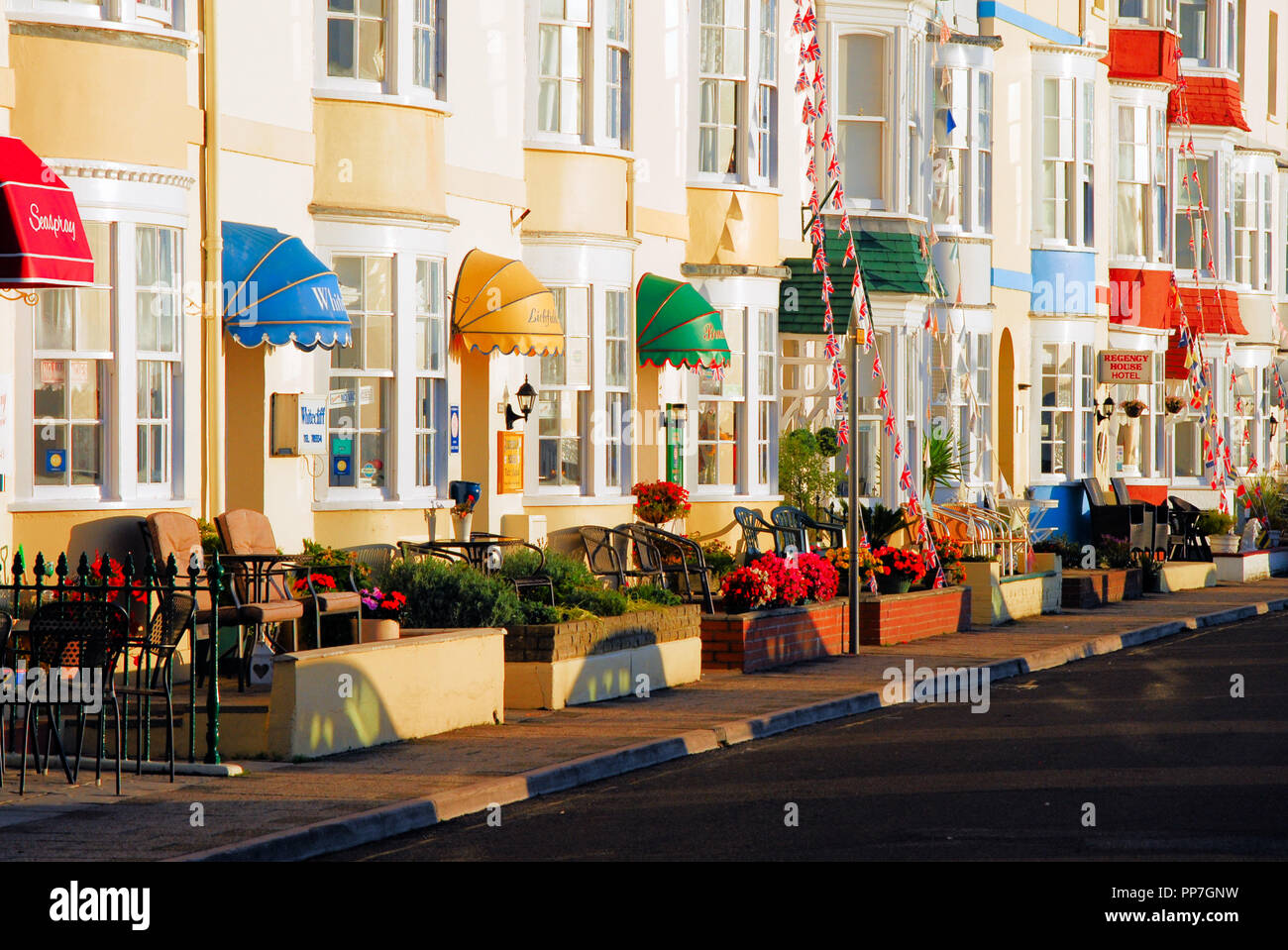 Weymouth. 24. September 2018. UK Wetter: Bunte Weymouth B&Bs in der frühen Morgensonne Credit: stuart Hartmut Ost/Alamy leben Nachrichten Stockfoto