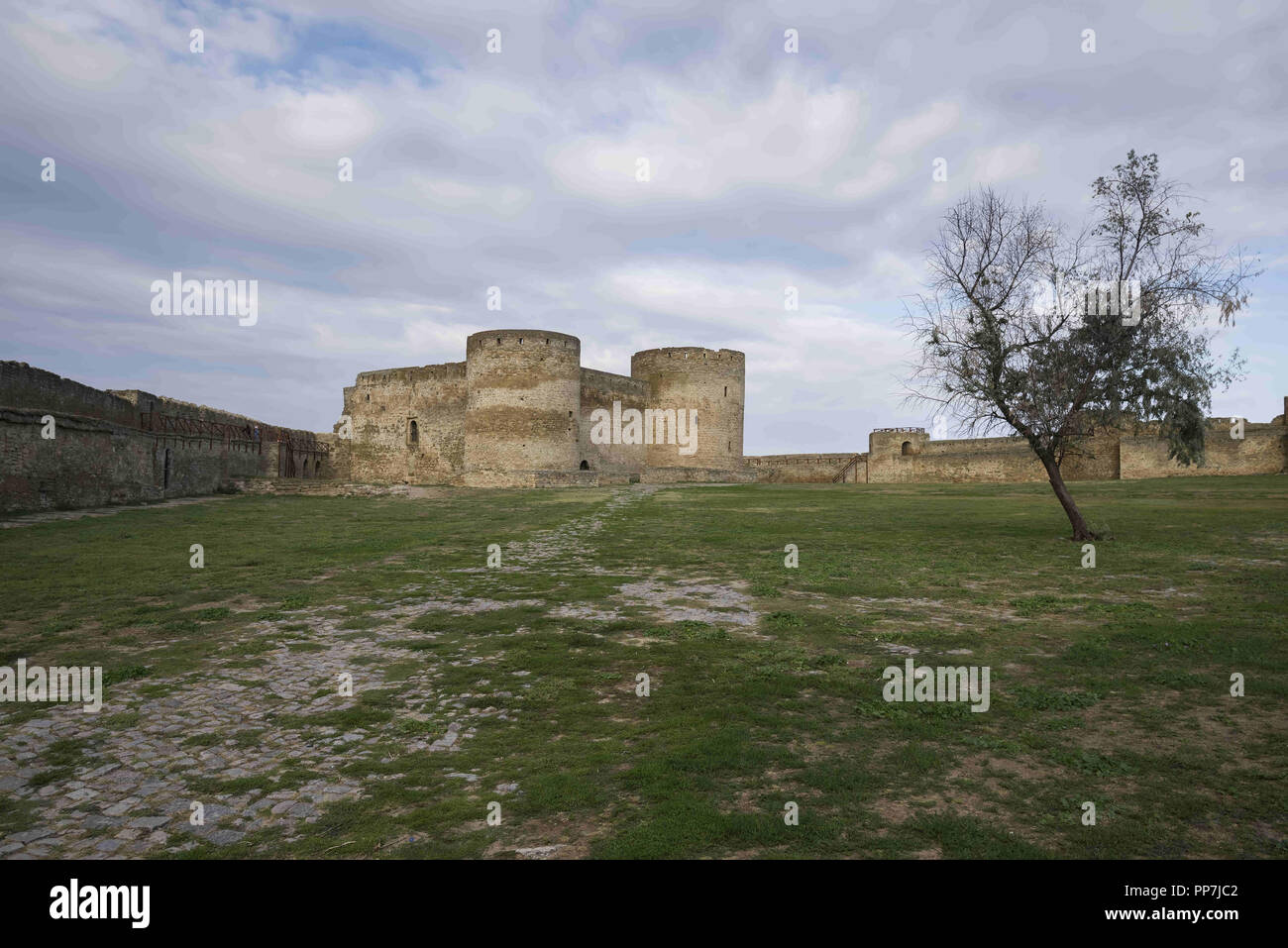 September 9, 2018 - Ob Belgorod-Dnestrovskiy, Odessa, Ukraine, Europa - unangreifbar Verteidigungsmauern und towerh der Festung Akkerman Credit: Andrey Nekrasov/ZUMA Draht/Alamy leben Nachrichten Stockfoto