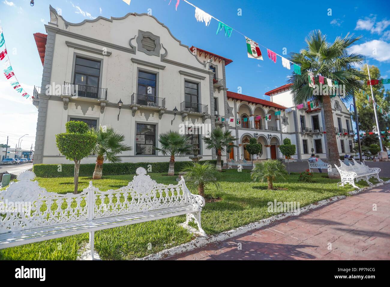 Fassade des Städtischen Palast von Magdalena, Sonora, Mexiko... Fachada del Palacio Municipal de Magdalena, Sonora, Mexiko (Foto: Luis Gutierrez/N Stockfoto