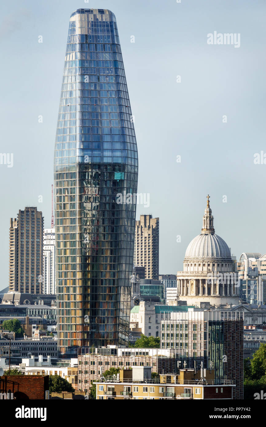 London England, Großbritannien, Skyline der Stadt, Wolkenkratzer, luxuriöser Wohnturm, One Blackfriars, zeitgenössische Architektur, Ian Simpson, historische St Paul's Cathedral, Stockfoto
