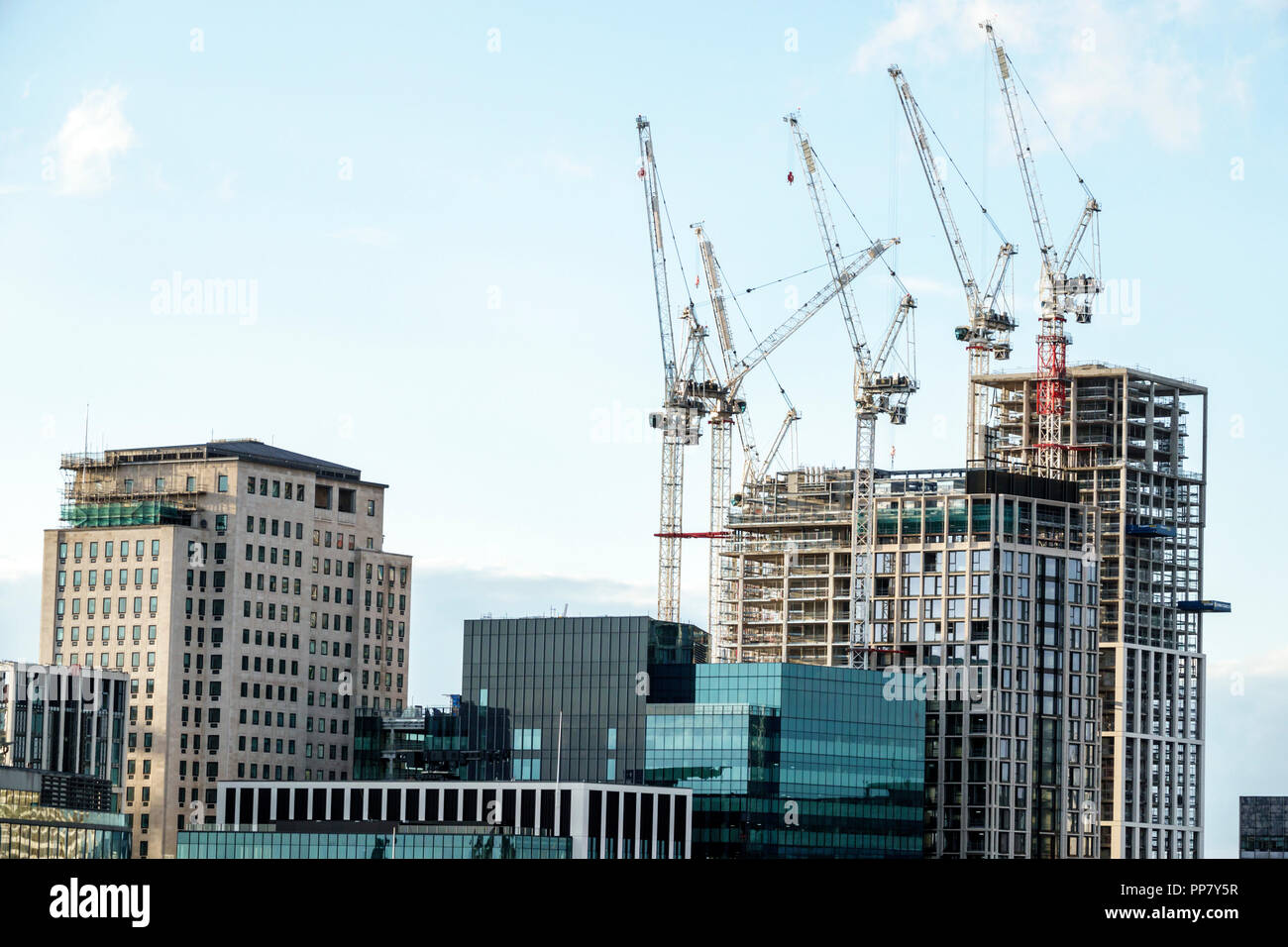 London England, Großbritannien, Großbritannien Großbritannien, South Bank, Wolkenkratzer, Southbank Place, Shell Center-Sanierung, Gebäude, neu im Neubau si Stockfoto