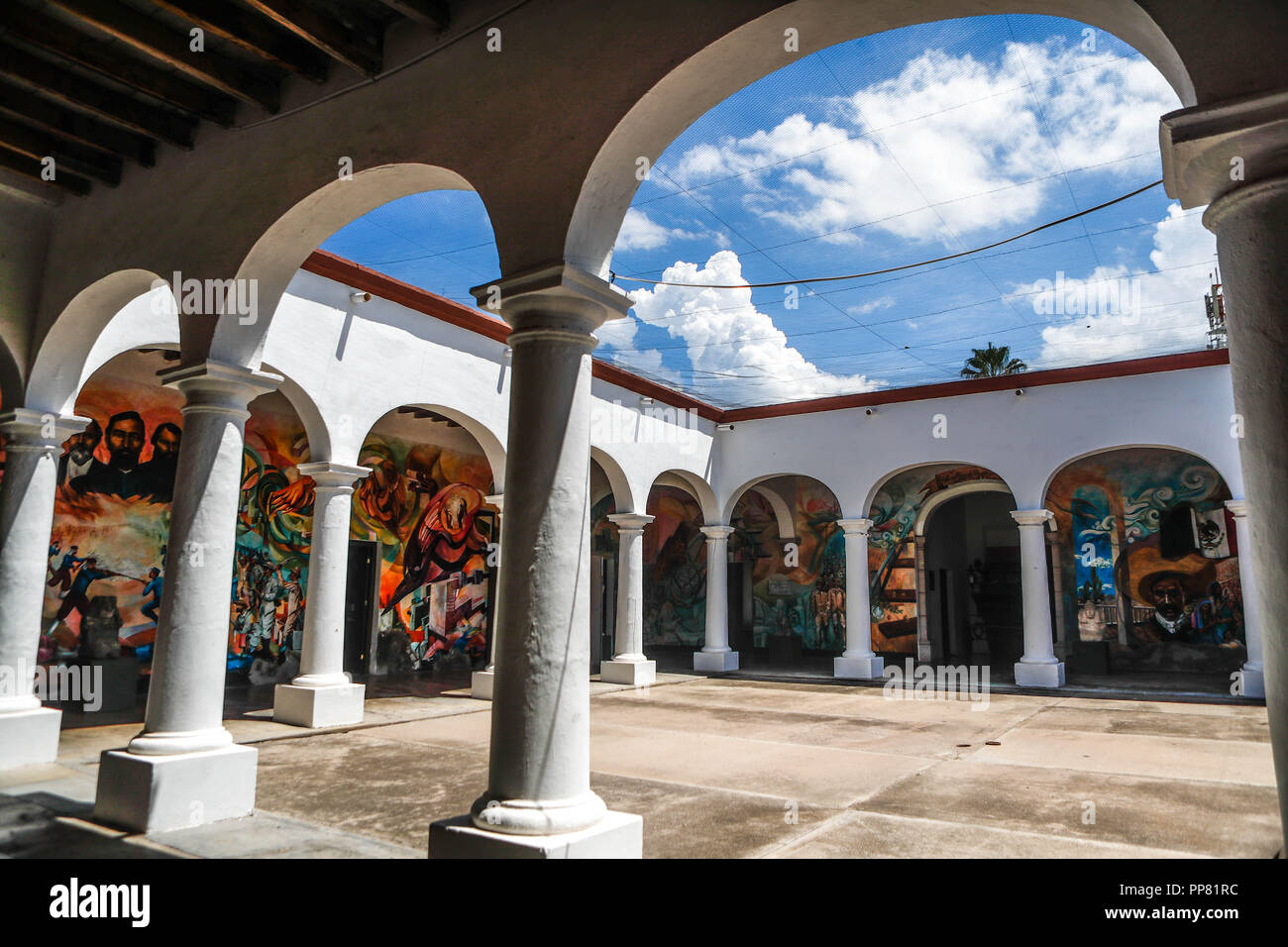 Bögen der Innenhof des regionalen Museum von Unternehmenszahlen im Bundesstaat Sonora, Mexiko... Arcos del Patio del Museo Regionale Maßnahmen de en el estado de So Stockfoto