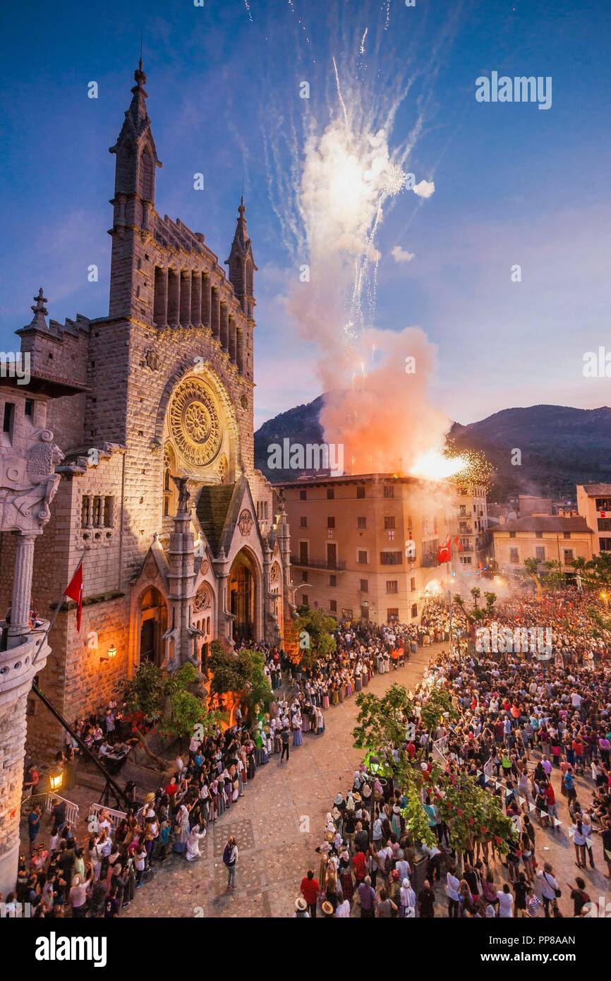 Moros y Cristianos, "Es Firó", Plaza De Sa, Soller, Sierra de Tramuntana, Mallorca, Balearen, Spanien, Europa. Stockfoto