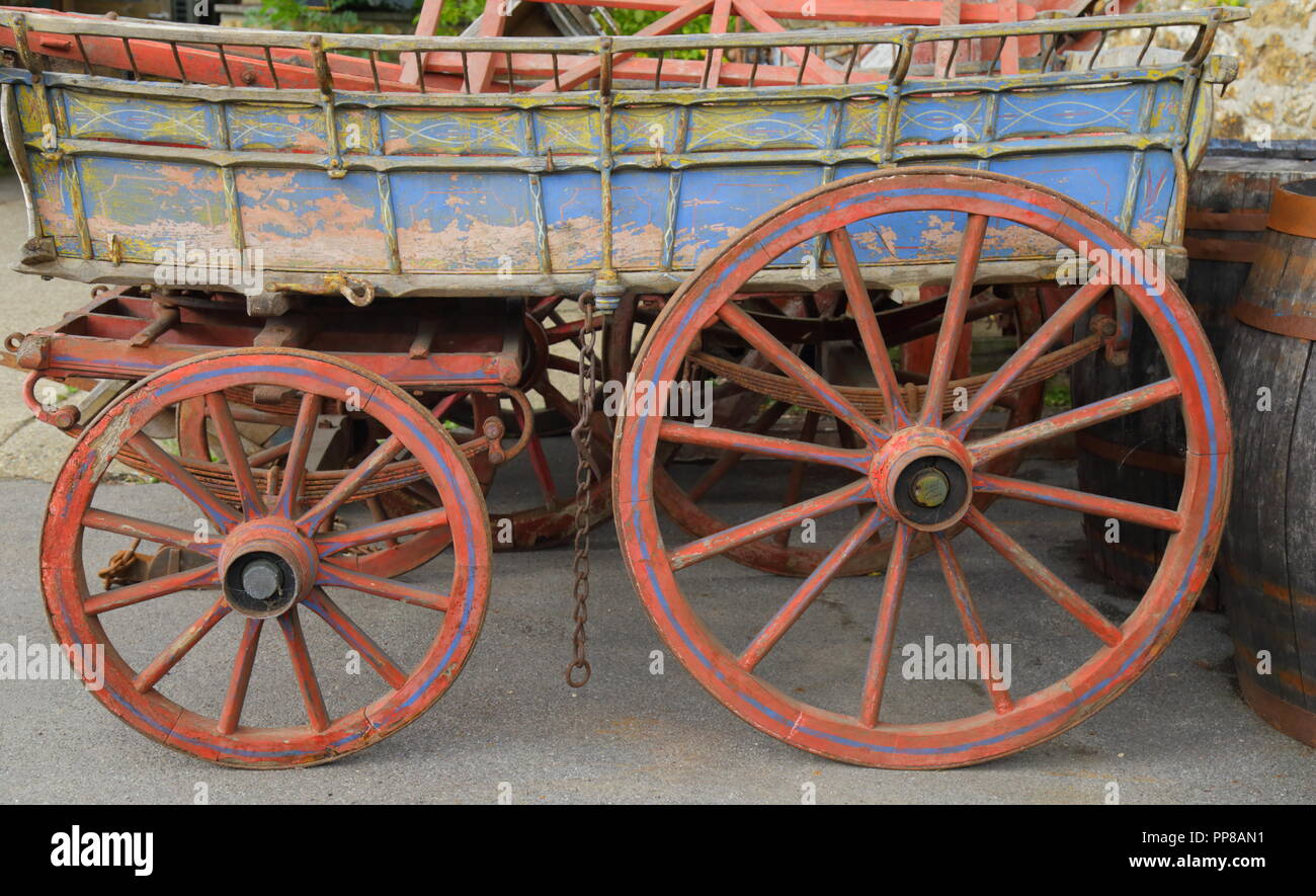 Eine alte Karre, die in der Landwirtschaft eingesetzt werden, Stockfoto