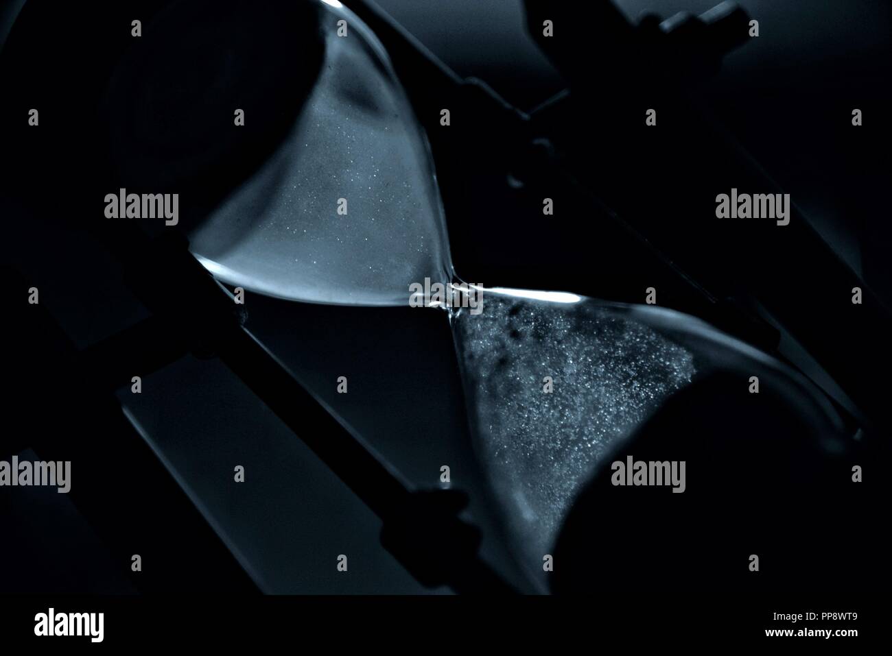 Sanduhr. Konzept: Flüchtige Zeit. Stockfoto