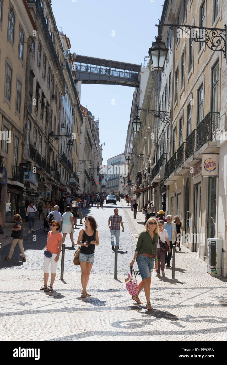 Lissabon, Portugal, Menschen zu Fuß in Tag Stockfoto