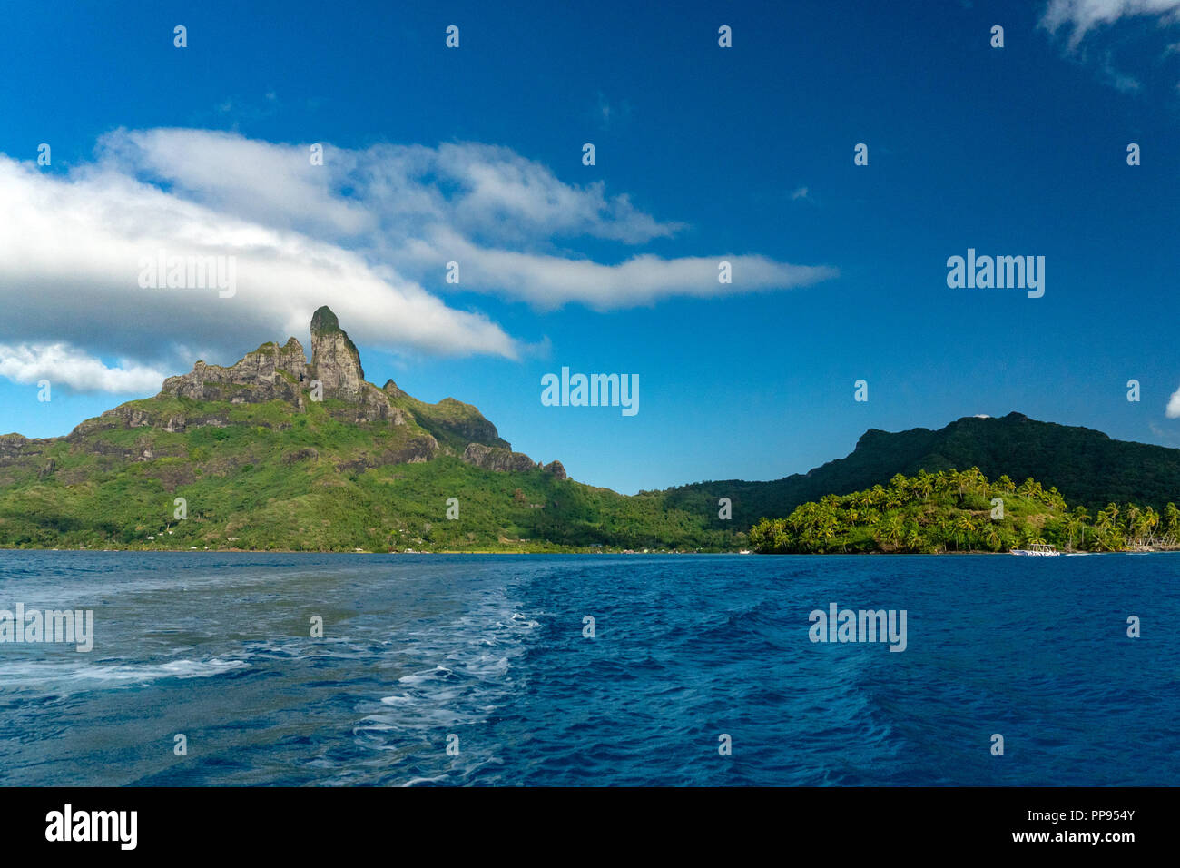 Kreuzfahrt sailship Segeln auf Bora Bora Französisch-polynesien Atoll Stockfoto