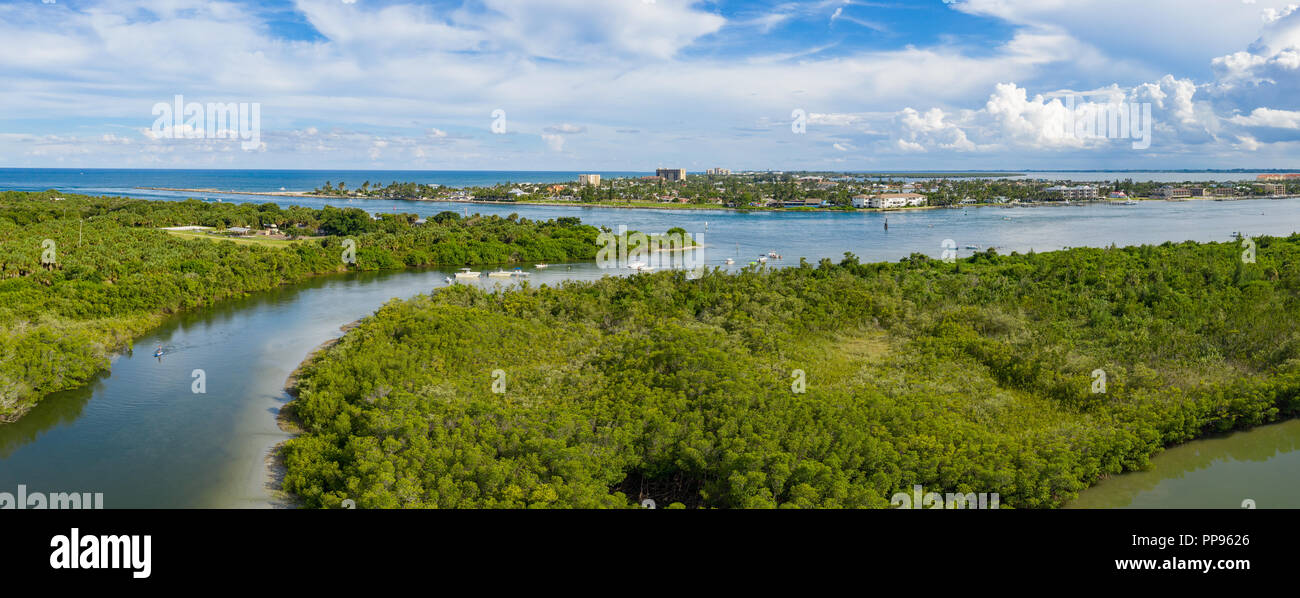 Bootsfahrer im Wasser entspannen Direkt am Einlass am endge der State Park Stockfoto
