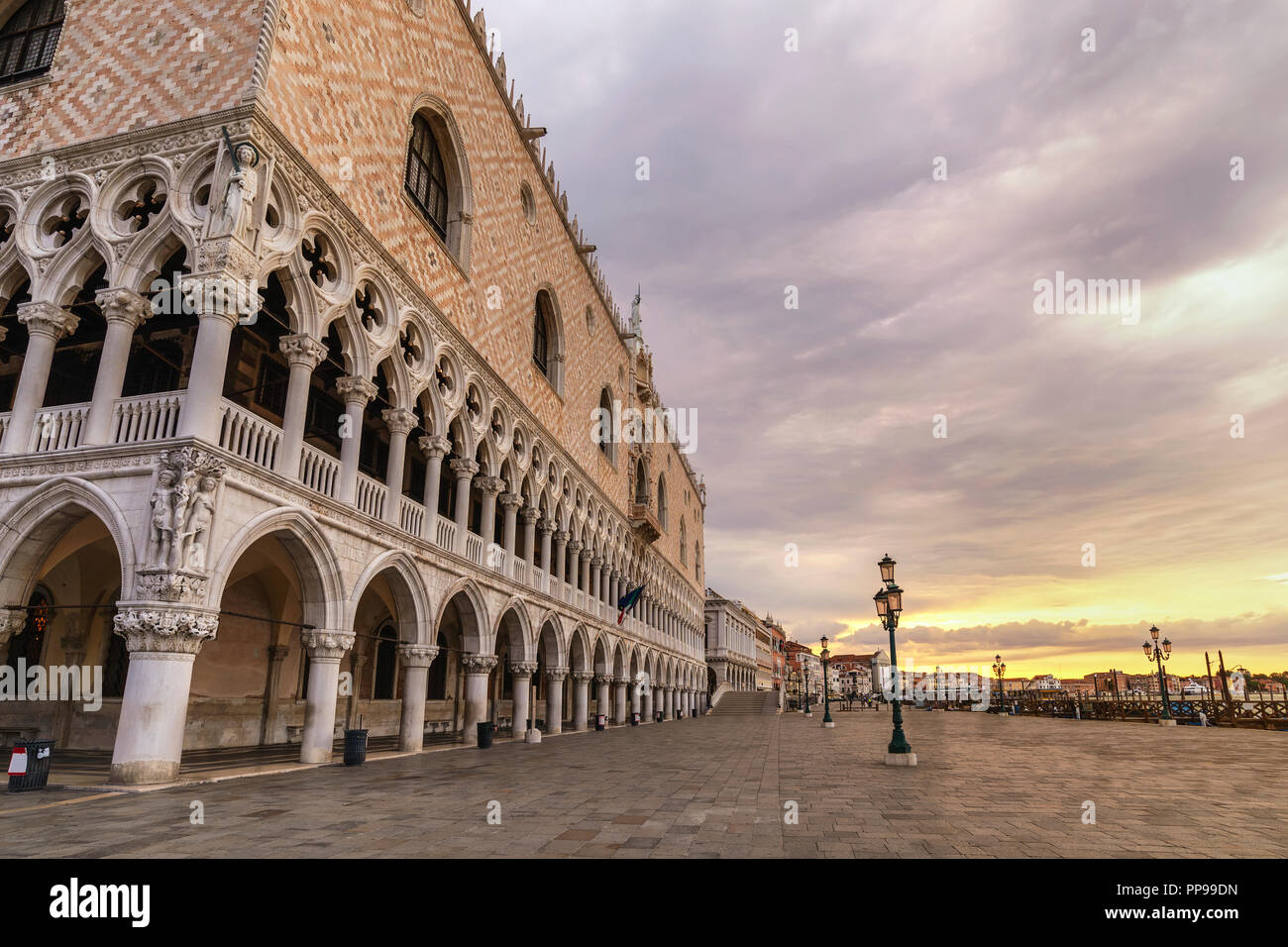 Venedig Italien, sunrise city Skyline am Markusplatz (Piazza San Marco) Stockfoto