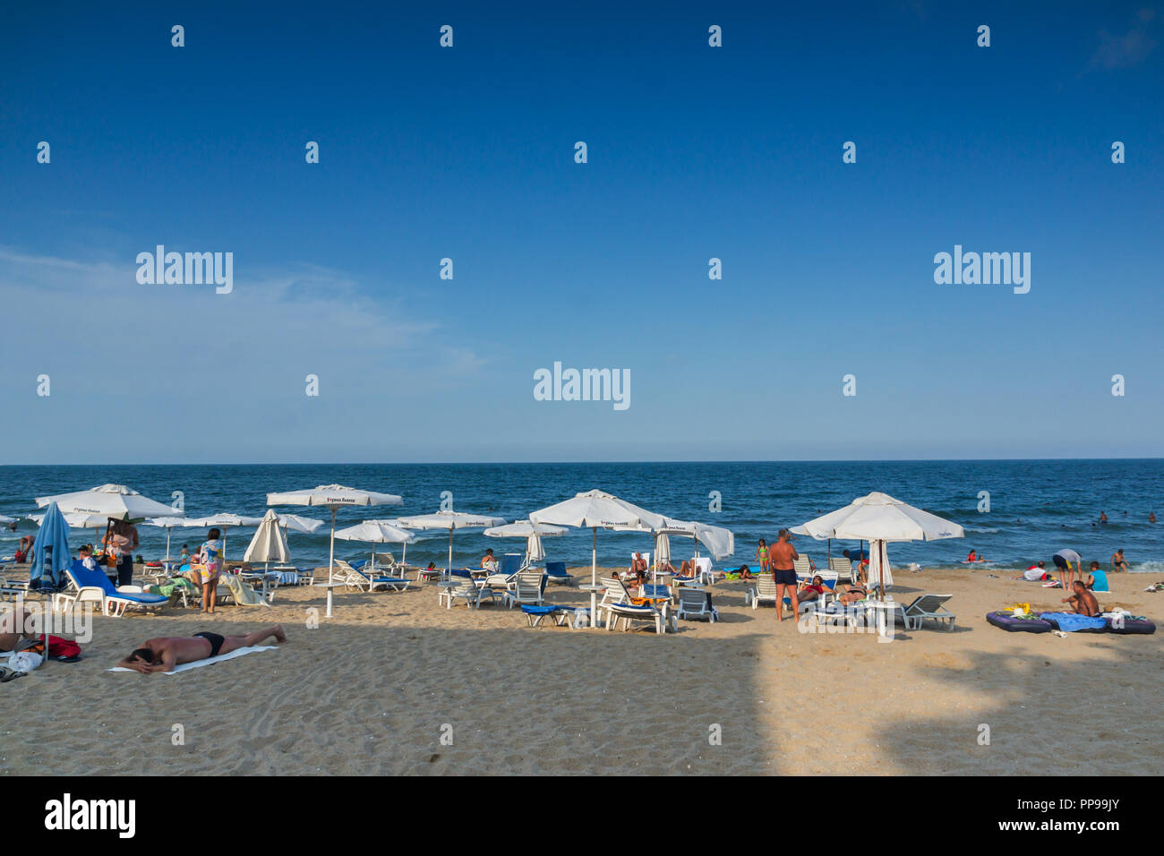 OBZOR, Bulgarien - 26. JULI 2014: Strand von Resort Obzor Region Burgas, Bulgarien Stockfoto