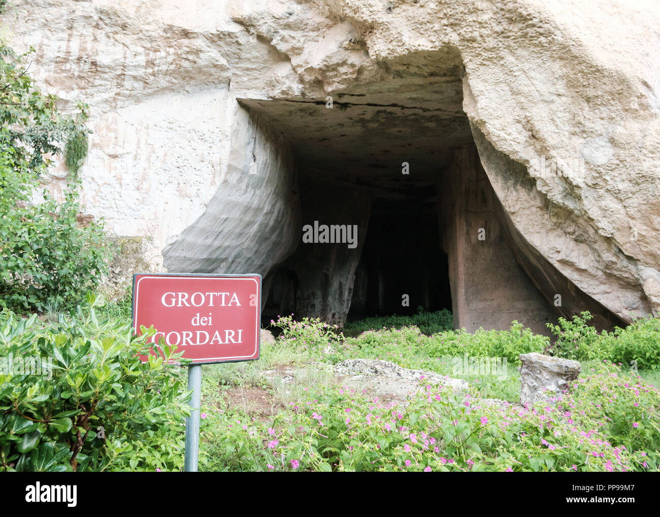 Grotta dei Cordari am Parco Archeologico della Neapolis, Latomia del Paradiso, Syrakus, Sizilien, Italien Stockfoto