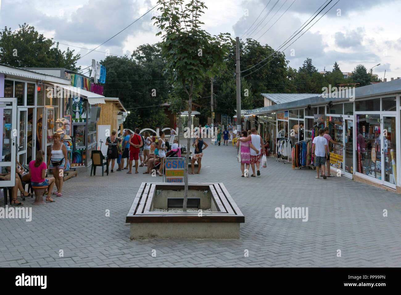 OBZOR, Bulgarien - 29. JULI 2014: Street im Zentrum der Ortschaft Volders, Region Burgas, Bulgarien Stockfoto