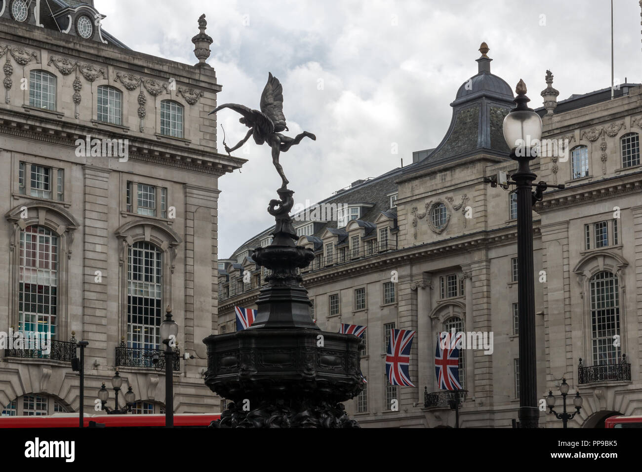 LONDON, ENGLAND - 16. JUNI 2016: Piccadilly Circus, London, England, Großbritannien Stockfoto