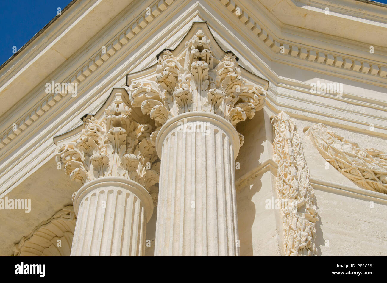 Skulptur Details der antiken Säulen Stockfoto